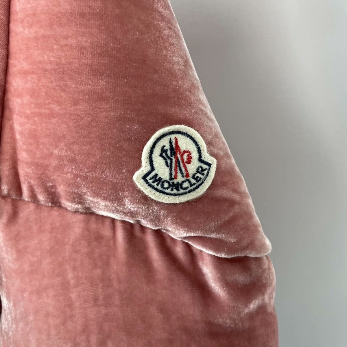 Moncler Moncler Velvet Down Pink Down Jacket XS Women Size XS / US 0-2 / IT 36-38 - 4 Thumbnail