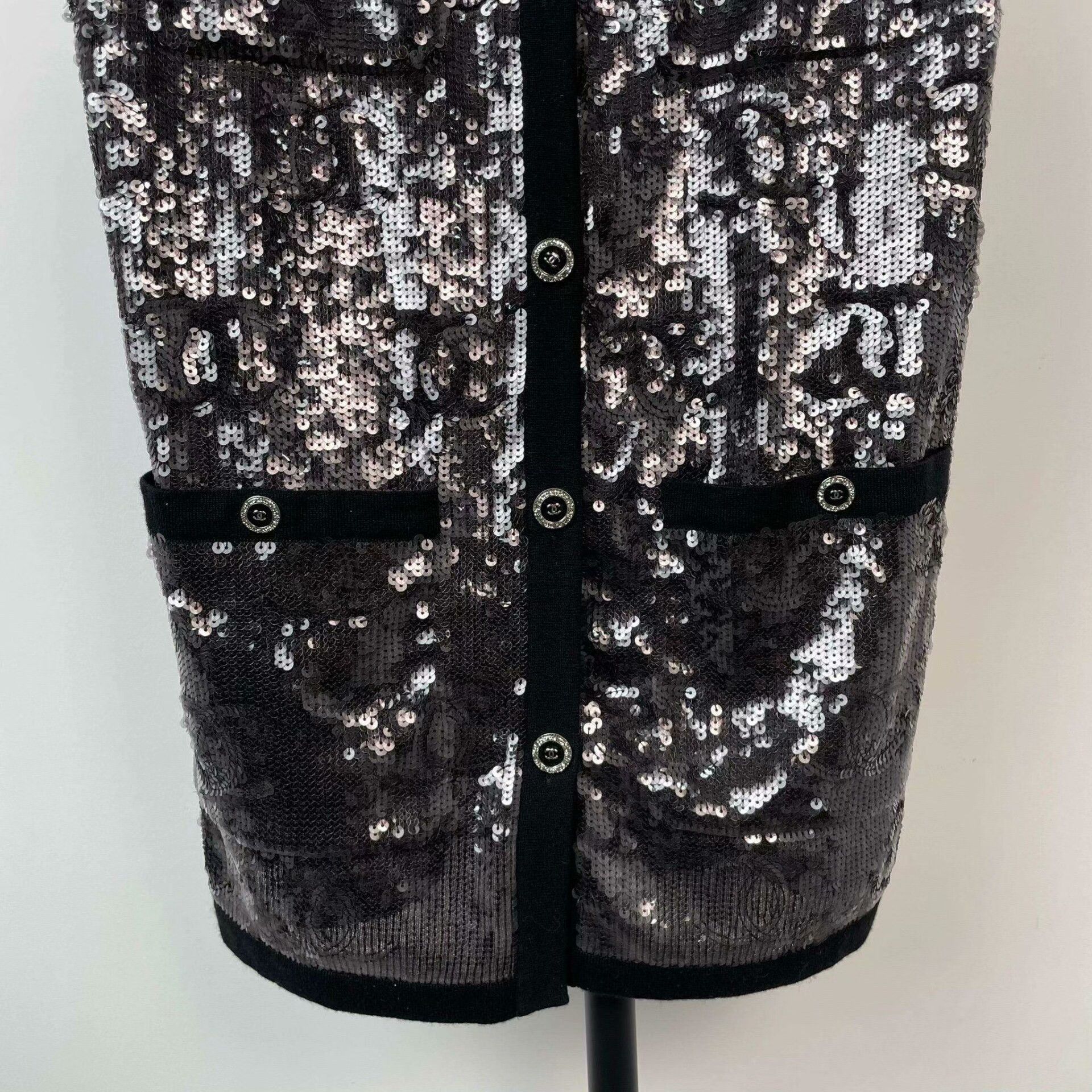 Chanel Chanel Black Item 38 Men Size US S / EU 44-46 / 1 - 4 Thumbnail