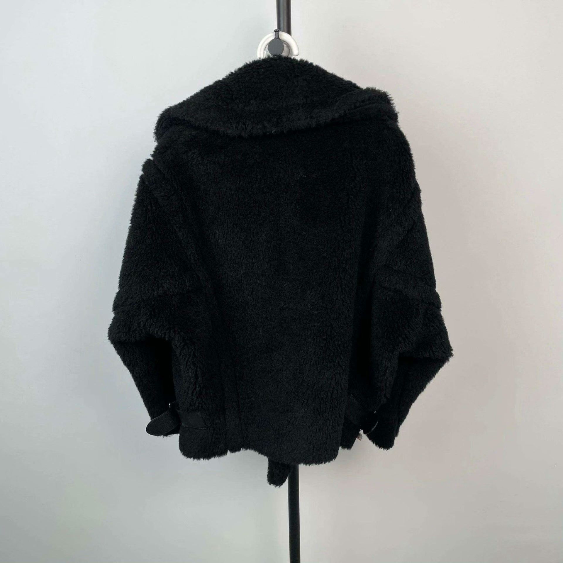 Max Mara Max Mara Cropped Black Coat M Women Size M / US 6-8 / IT 42-44 - 2 Thumbnail