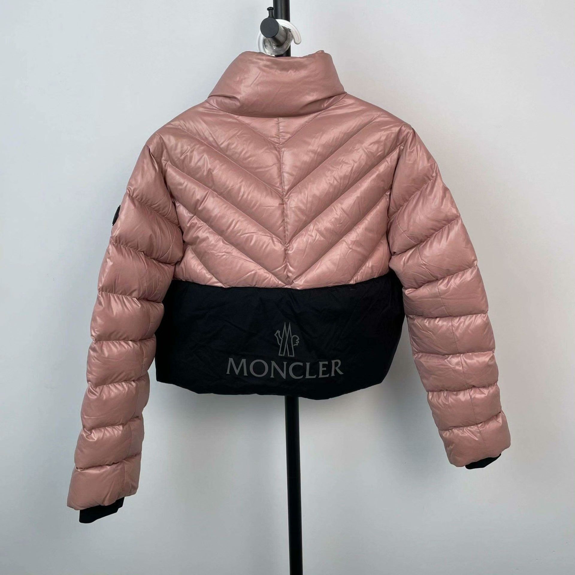 Moncler Moncler Down Cropped Pink Down Jacket M Women Size M / US 6-8 / IT 42-44 - 2 Thumbnail