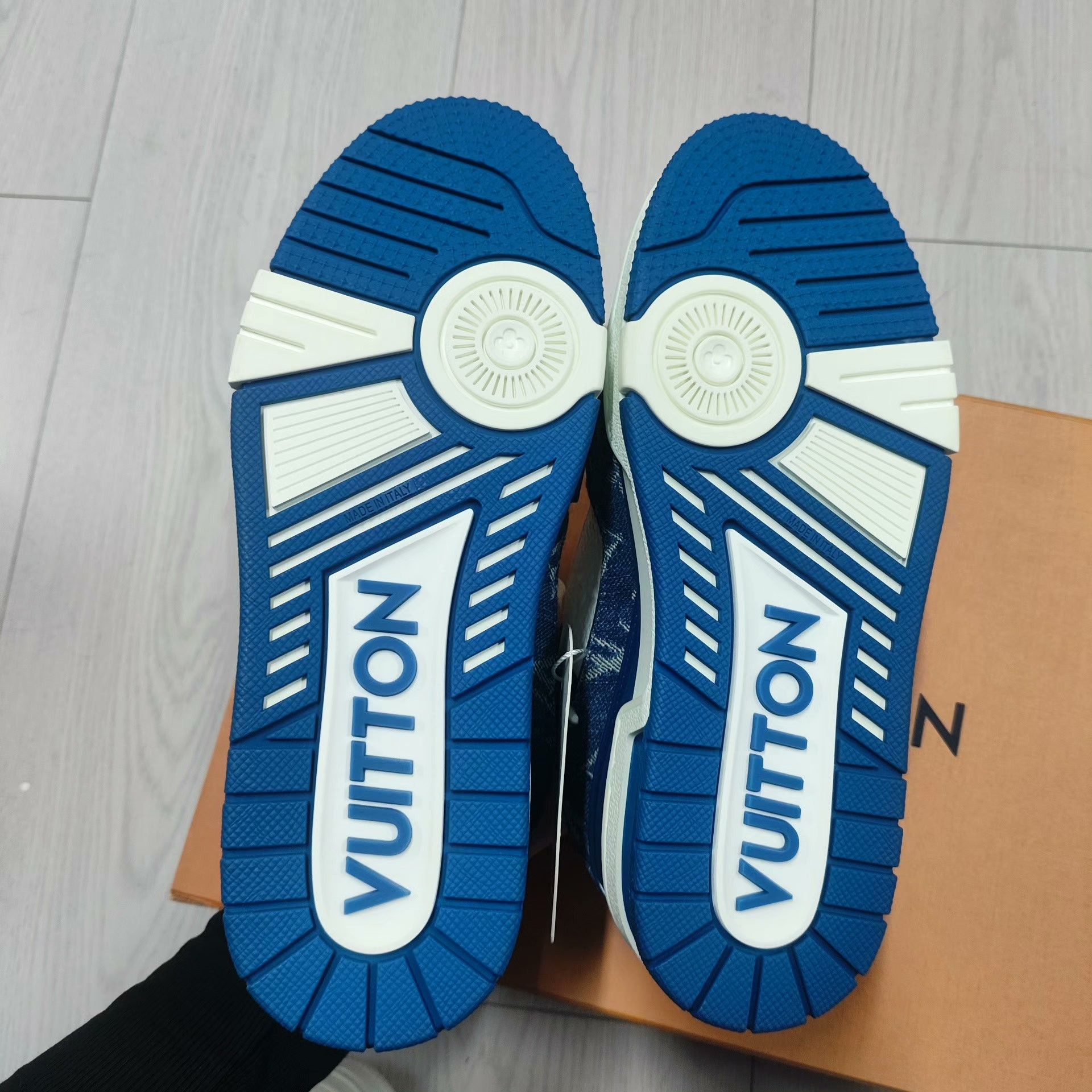 Louis Vuitton Louis Vuitton Training Lowtop Sneakers 36 Women Size US 6 / IT 36 - 2 Thumbnail