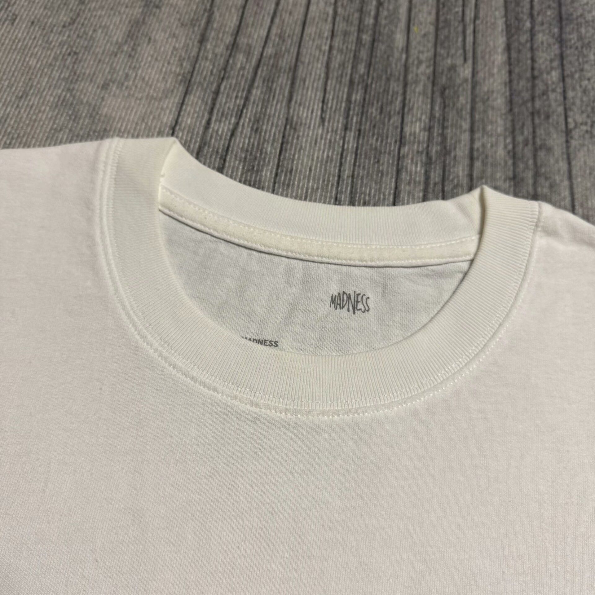 Madness White T-Shirt XL Men Size US XL / EU 56 / 4 - 3 Thumbnail