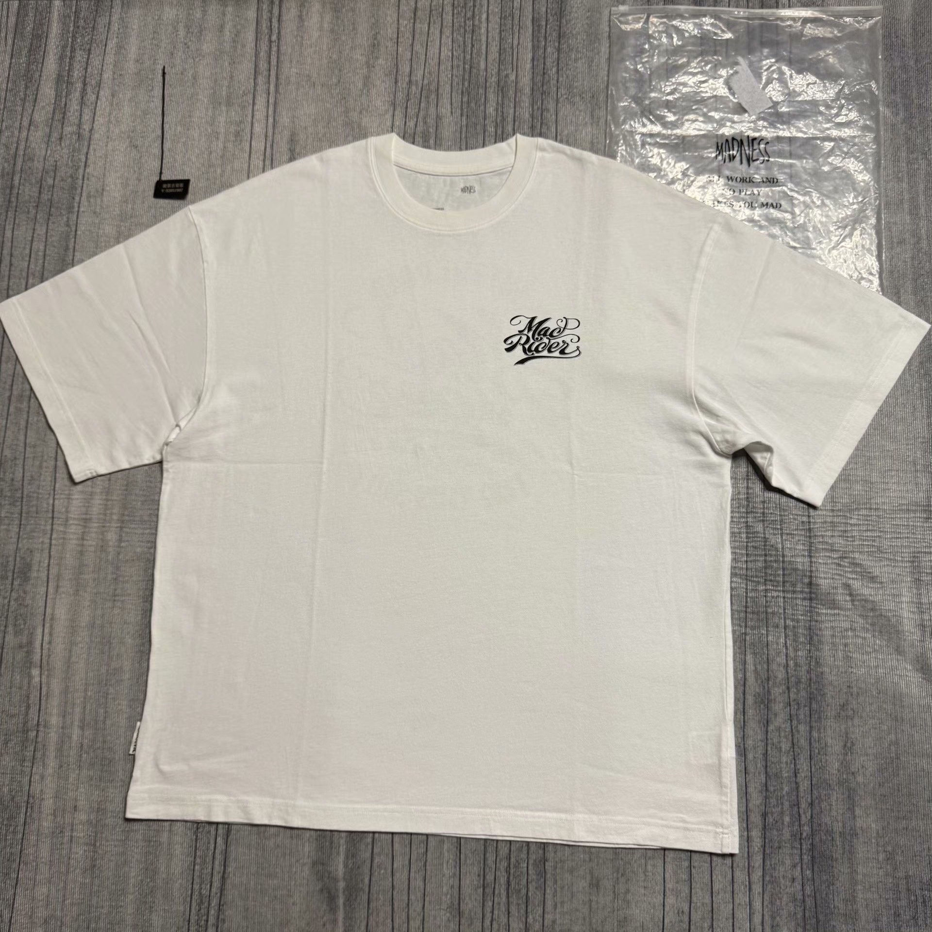 Madness White T-Shirt XL Men Size US XL / EU 56 / 4 - 2 Thumbnail