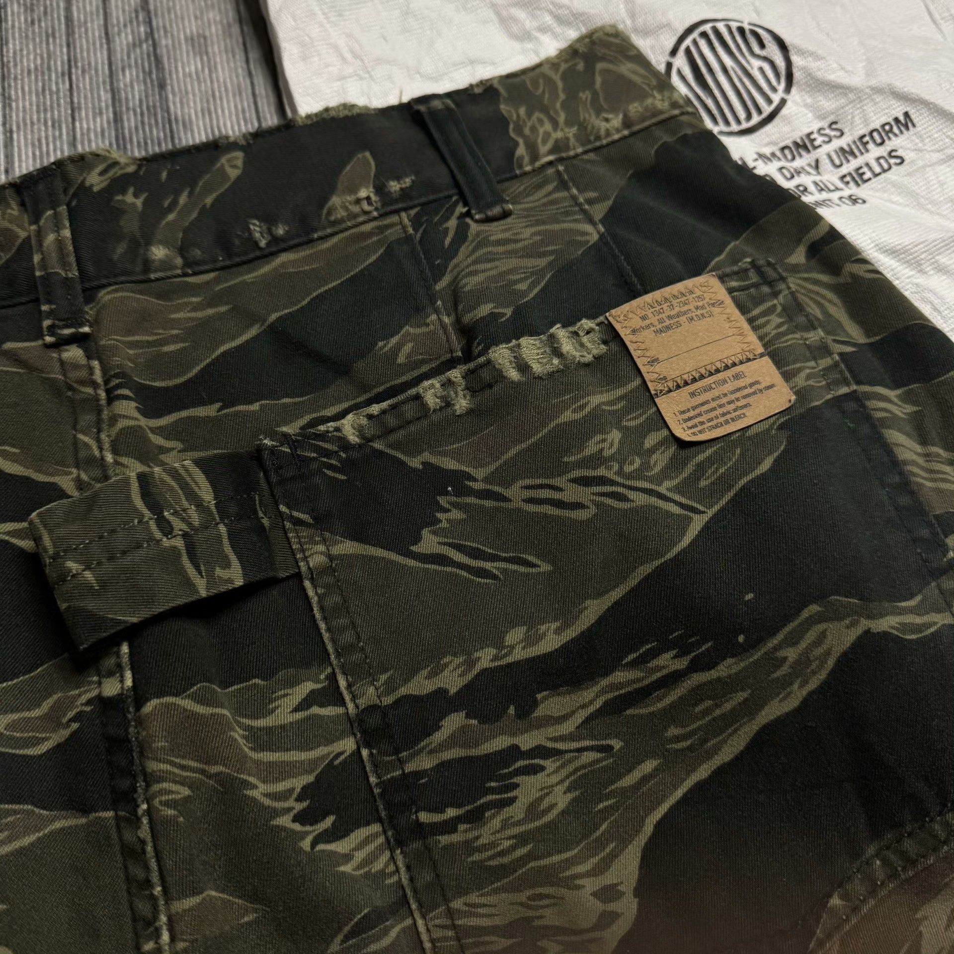Madness Camo Multi Casual Pants M Men Size US 32 / EU 48 - 4 Thumbnail