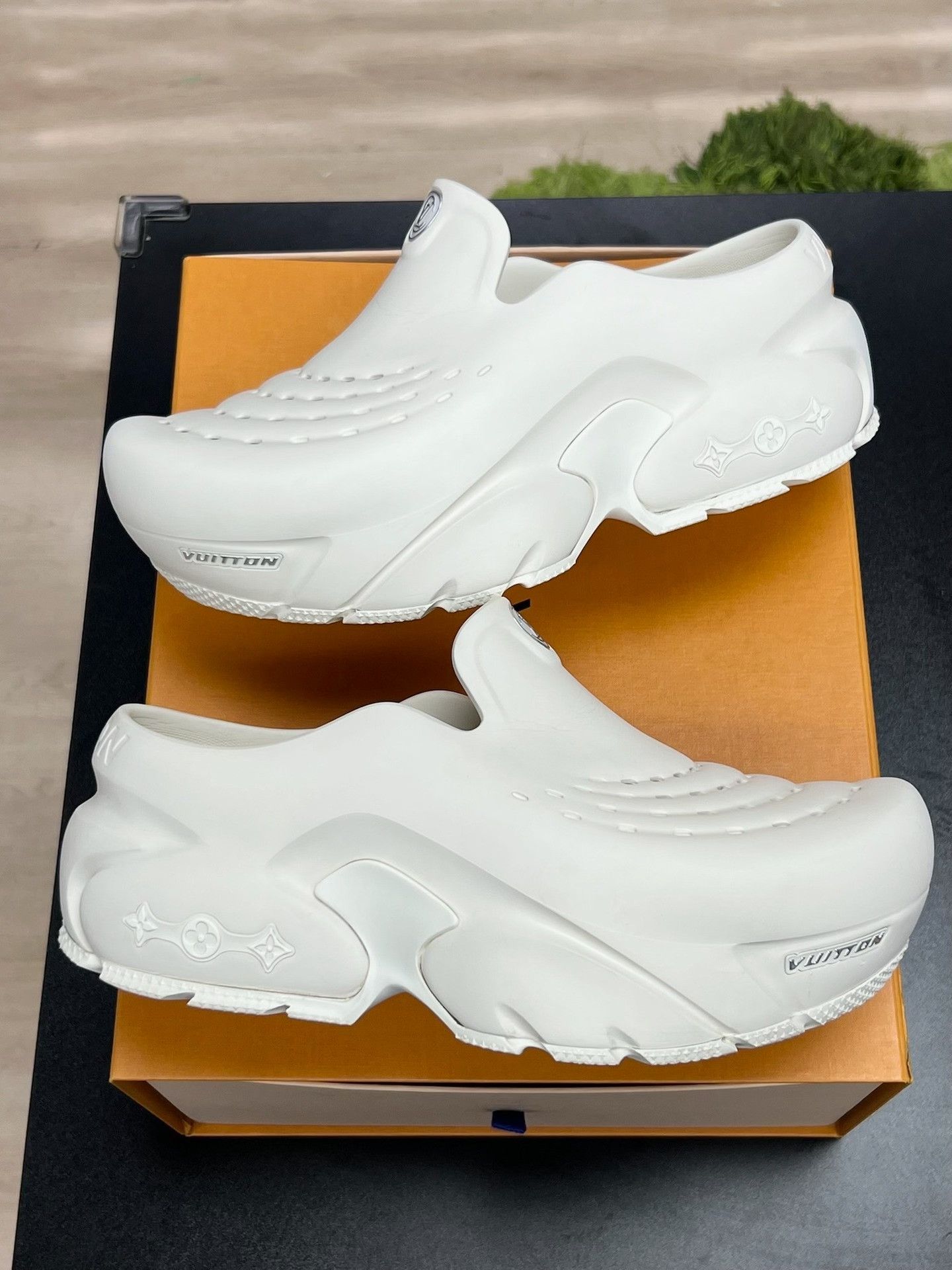 Louis Vuitton Louis Vuitton White Shark Shoes Size US 10 / EU 43 - 5 Thumbnail