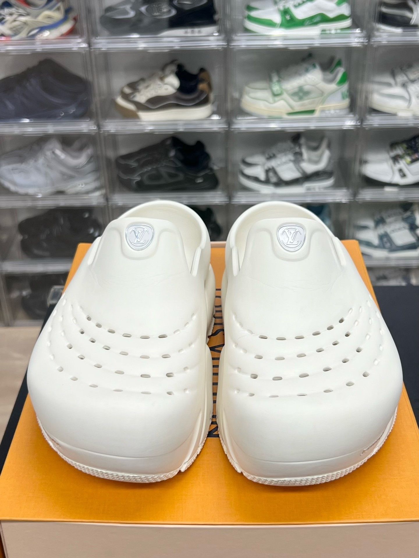 Louis Vuitton Louis Vuitton White Shark Shoes Size US 10 / EU 43 - 2 Thumbnail