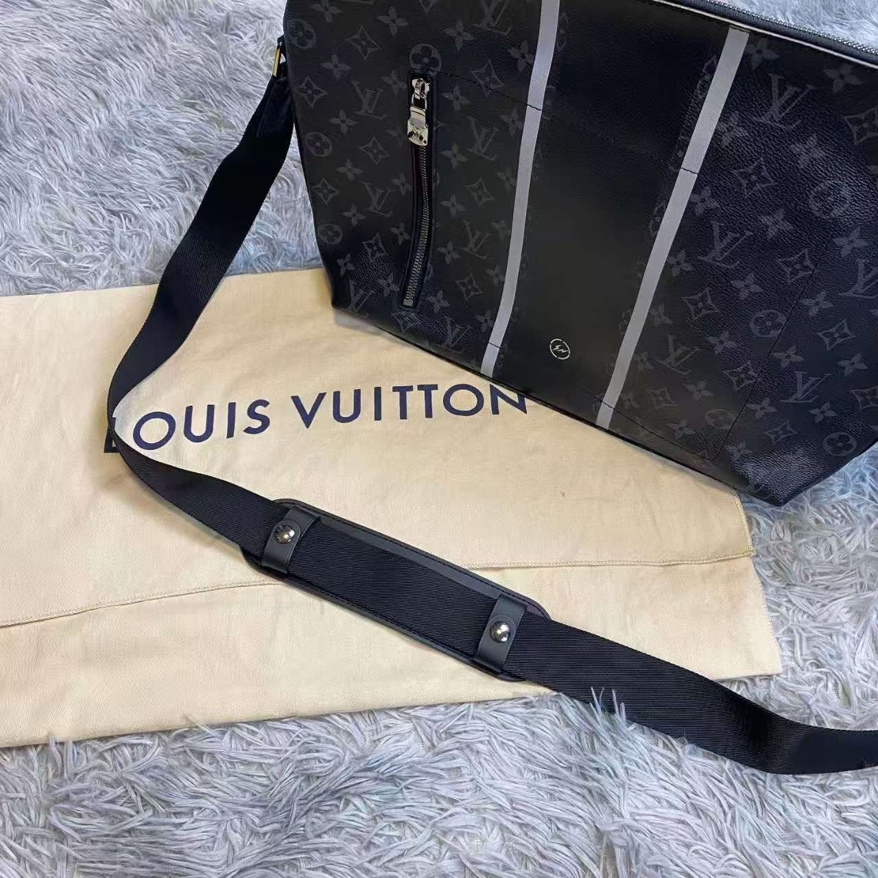Louis Vuitton Louis Vuitton Gold Designer Casual Size US S / EU 44-46 / 1 - 8 Thumbnail