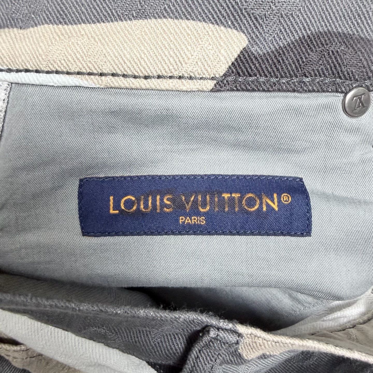 Louis Vuitton Louis Vuitton Multi Camo Designer Size US S / EU 44-46 / 1 - 7 Thumbnail