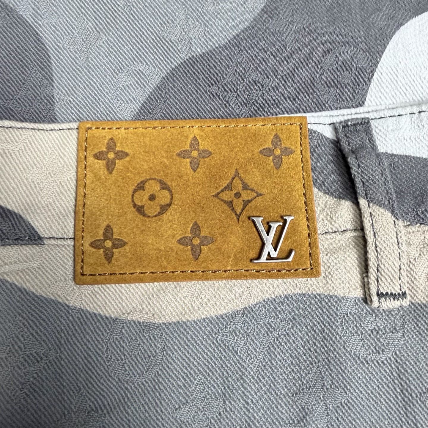 Louis Vuitton Louis Vuitton Multi Camo Designer Size US S / EU 44-46 / 1 - 8 Thumbnail