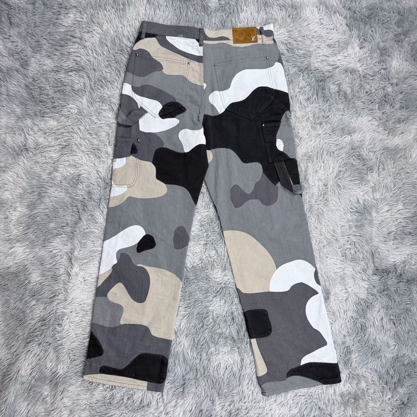 Louis Vuitton Louis Vuitton Multi Camo Designer Size US S / EU 44-46 / 1 - 2 Thumbnail