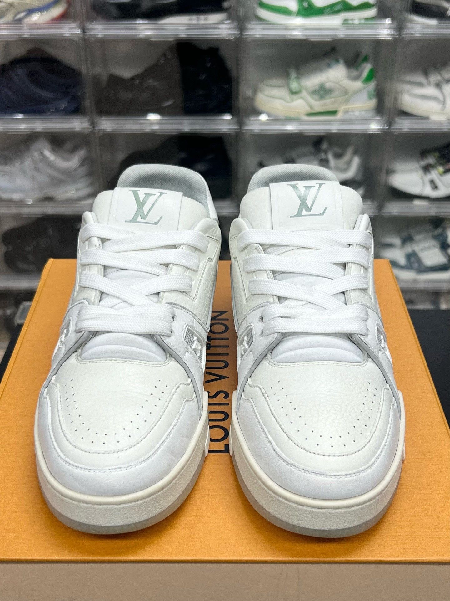 Louis Vuitton Louis Vuitton White Designer 37us Size US 7 / IT 37 - 2 Thumbnail