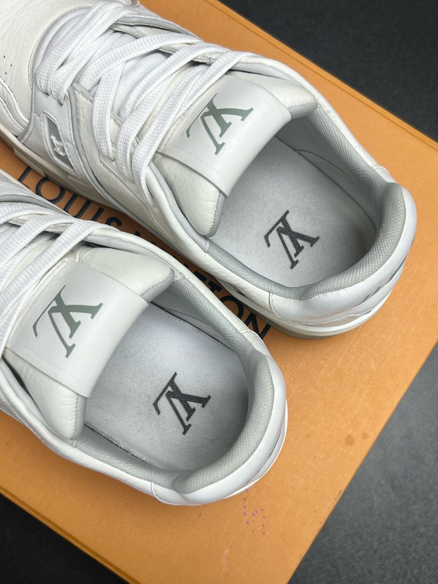 Louis Vuitton Louis Vuitton White Designer 37us Size US 7 / IT 37 - 4 Thumbnail
