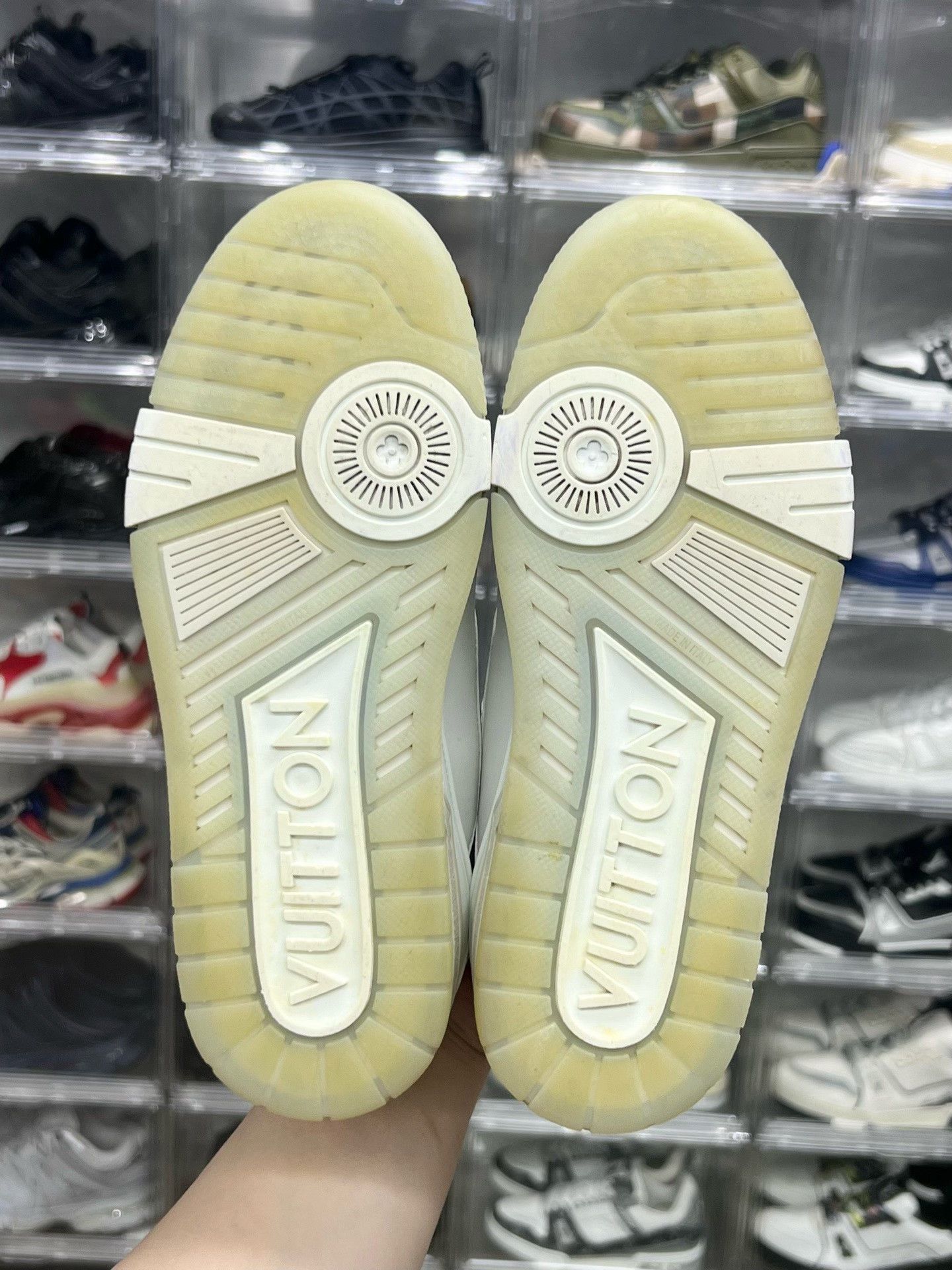 Louis Vuitton Louis Vuitton White Designer 37us Size US 7 / IT 37 - 8 Thumbnail