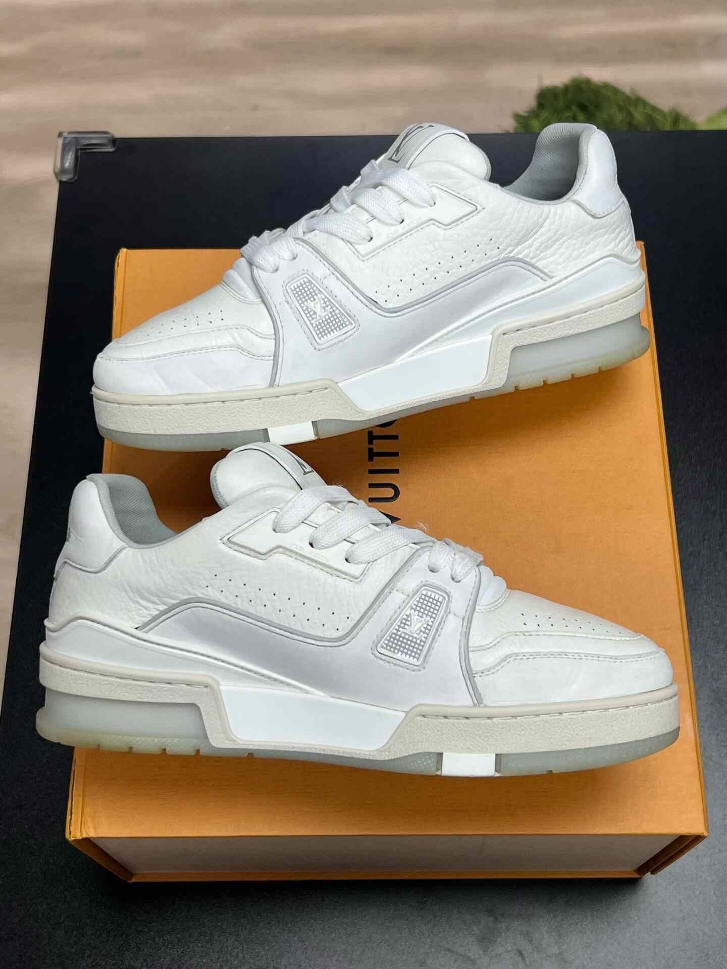Louis Vuitton Louis Vuitton White Designer 37us Size US 7 / IT 37 - 6 Thumbnail