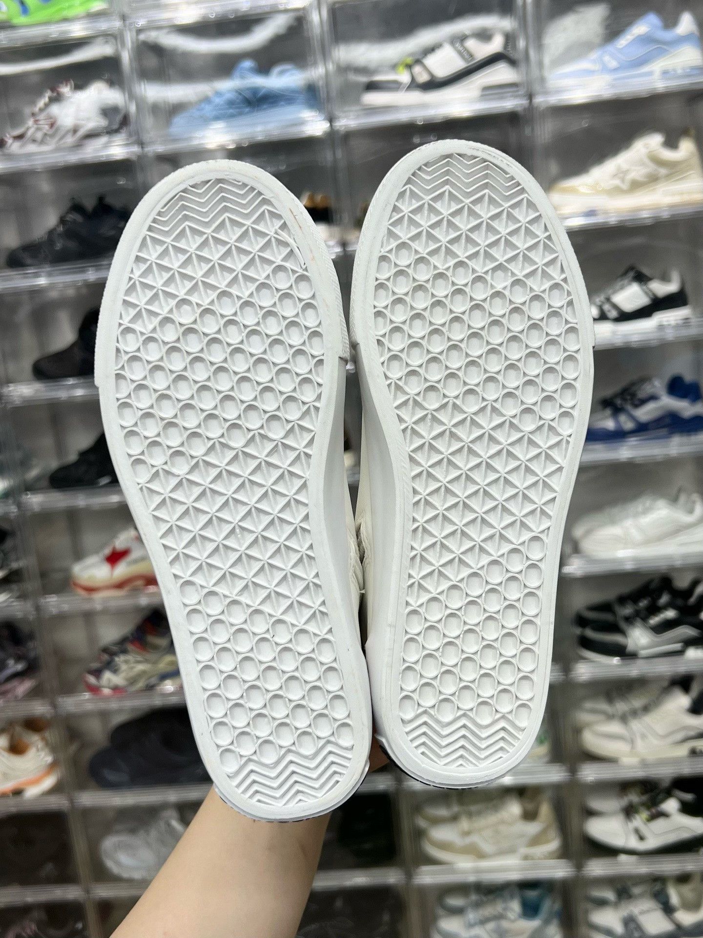 Other White Shoes Low Top High Top Basketball Size US 5 / EU 37 - 7 Thumbnail