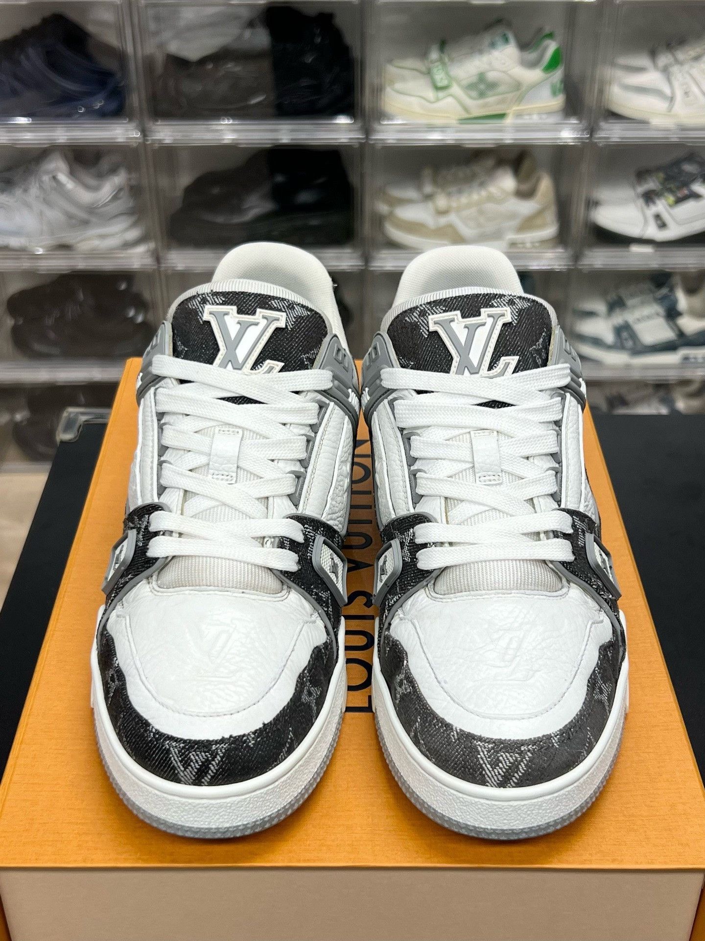 Louis Vuitton Louis Vuitton White Denim Designer Size US 40 / EU 56 - 2 Thumbnail