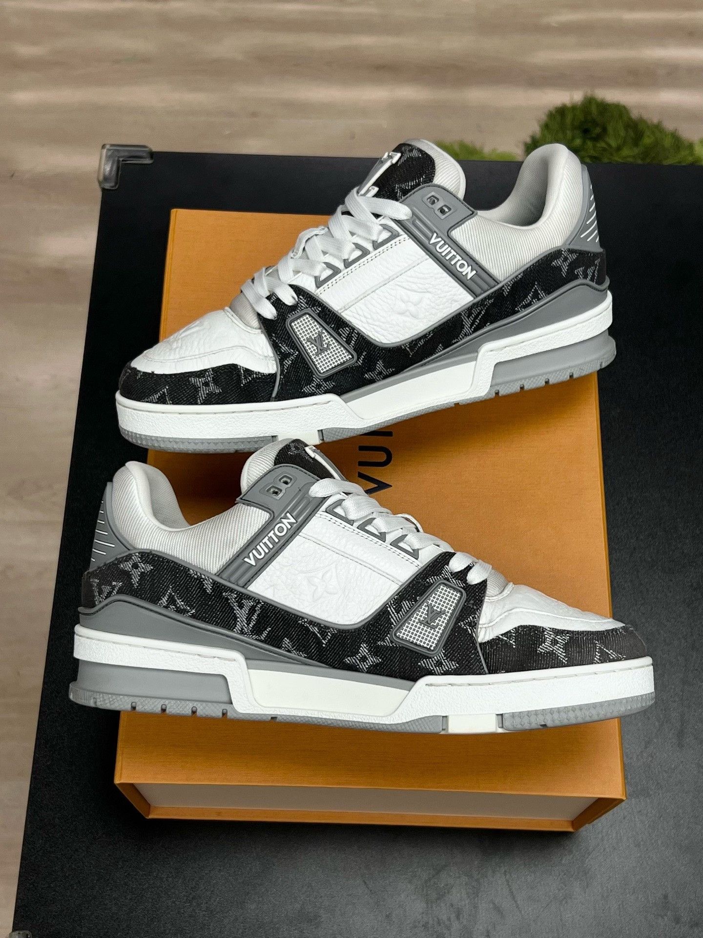 Louis Vuitton Louis Vuitton White Denim Designer Size US 40 / EU 56 - 6 Thumbnail