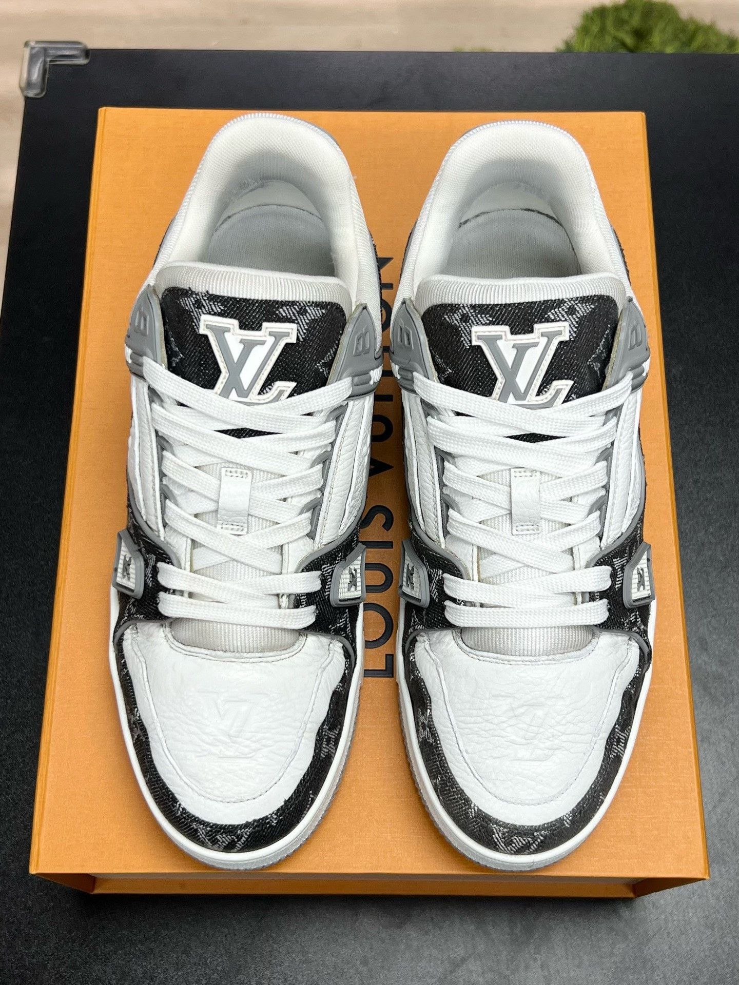 Louis Vuitton Louis Vuitton White Denim Designer Size US 40 / EU 56 - 3 Thumbnail