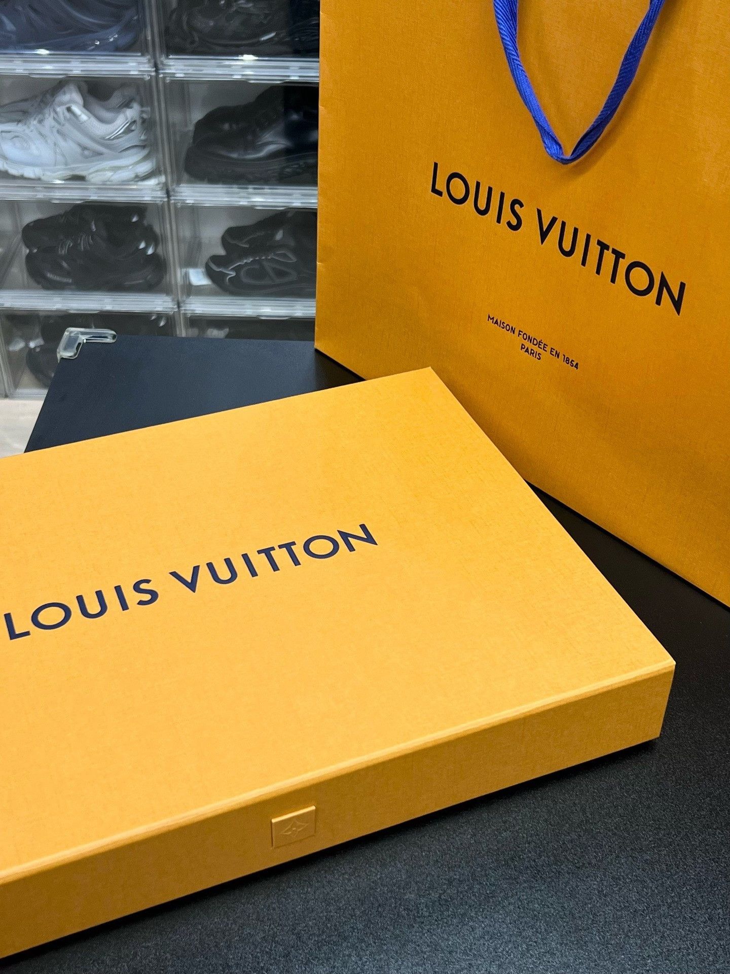 Louis Vuitton Louis Vuitton Black Scarf Designer Size ONE SIZE - 5 Thumbnail