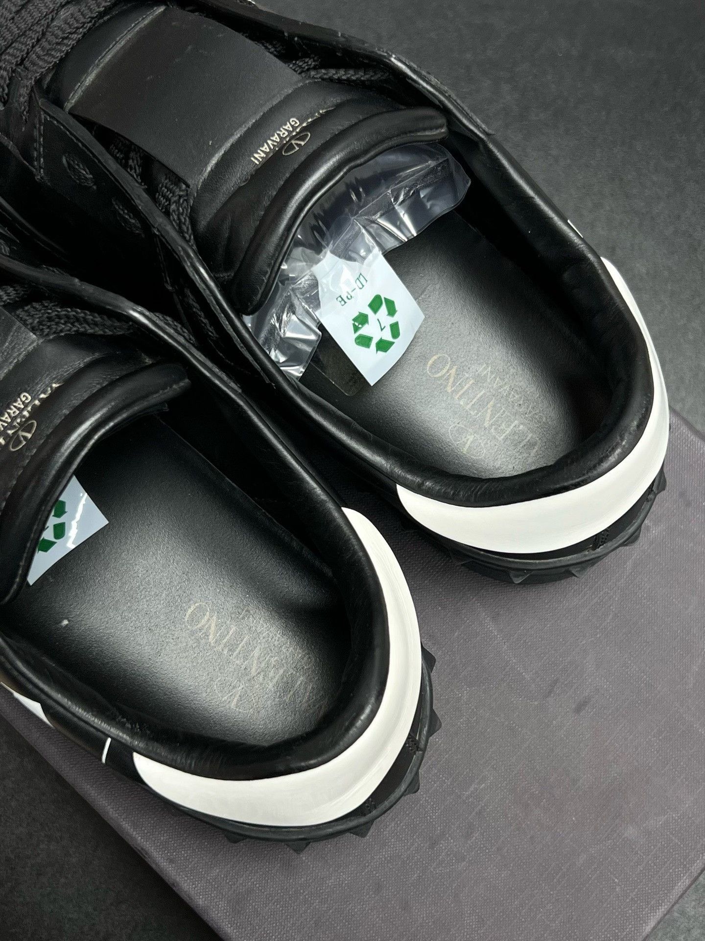 Valentino Valentino Black Shoes Low Top High Top Size US 8 / EU 41 - 4 Thumbnail
