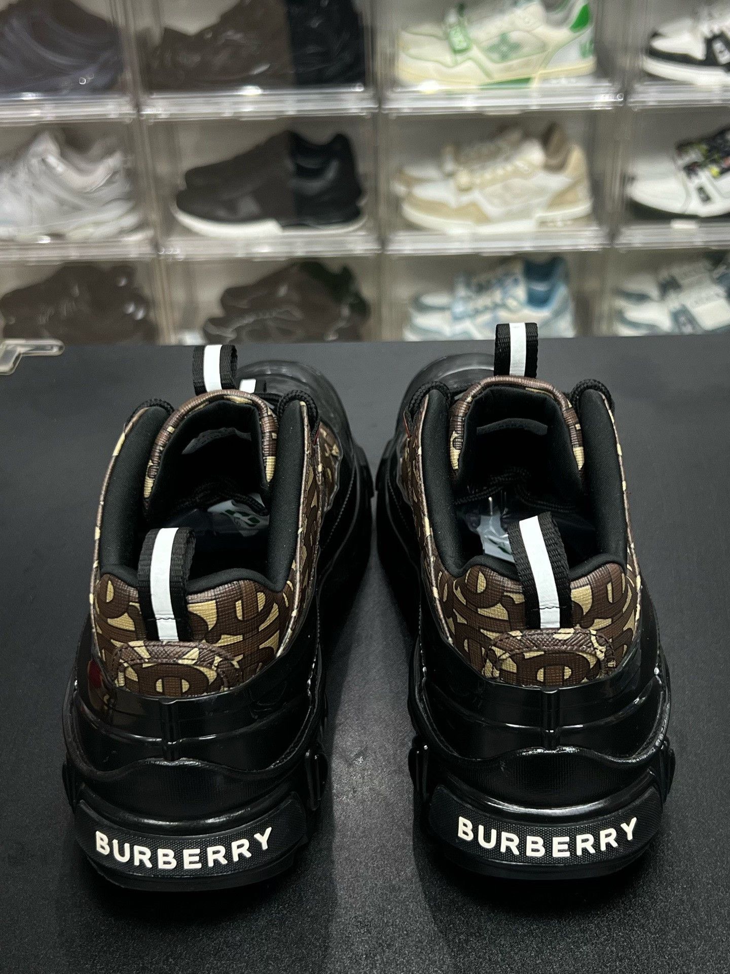 Burberry Burberry Sneakers Low Top High Top Size US 10 / EU 43 - 7 Thumbnail