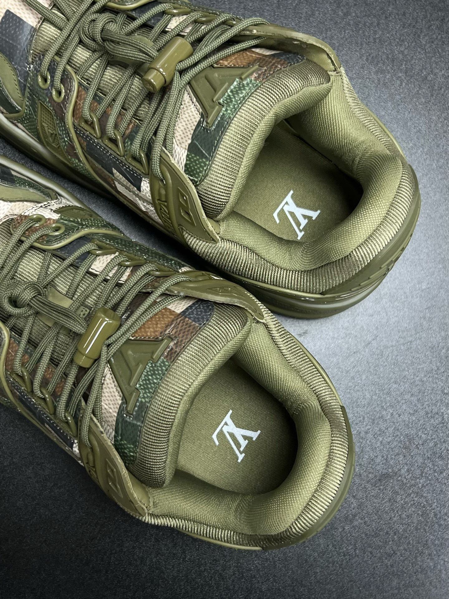 Louis Vuitton Louis Vuitton Green Camo Designer Size US M / EU 48-50 / 2 - 4 Thumbnail