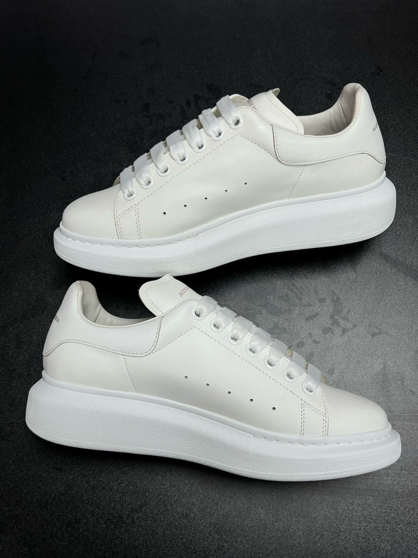 Alexander McQueen Alexander McQueen White Shoes Low Top Size US 6 / EU 39 - 6 Thumbnail