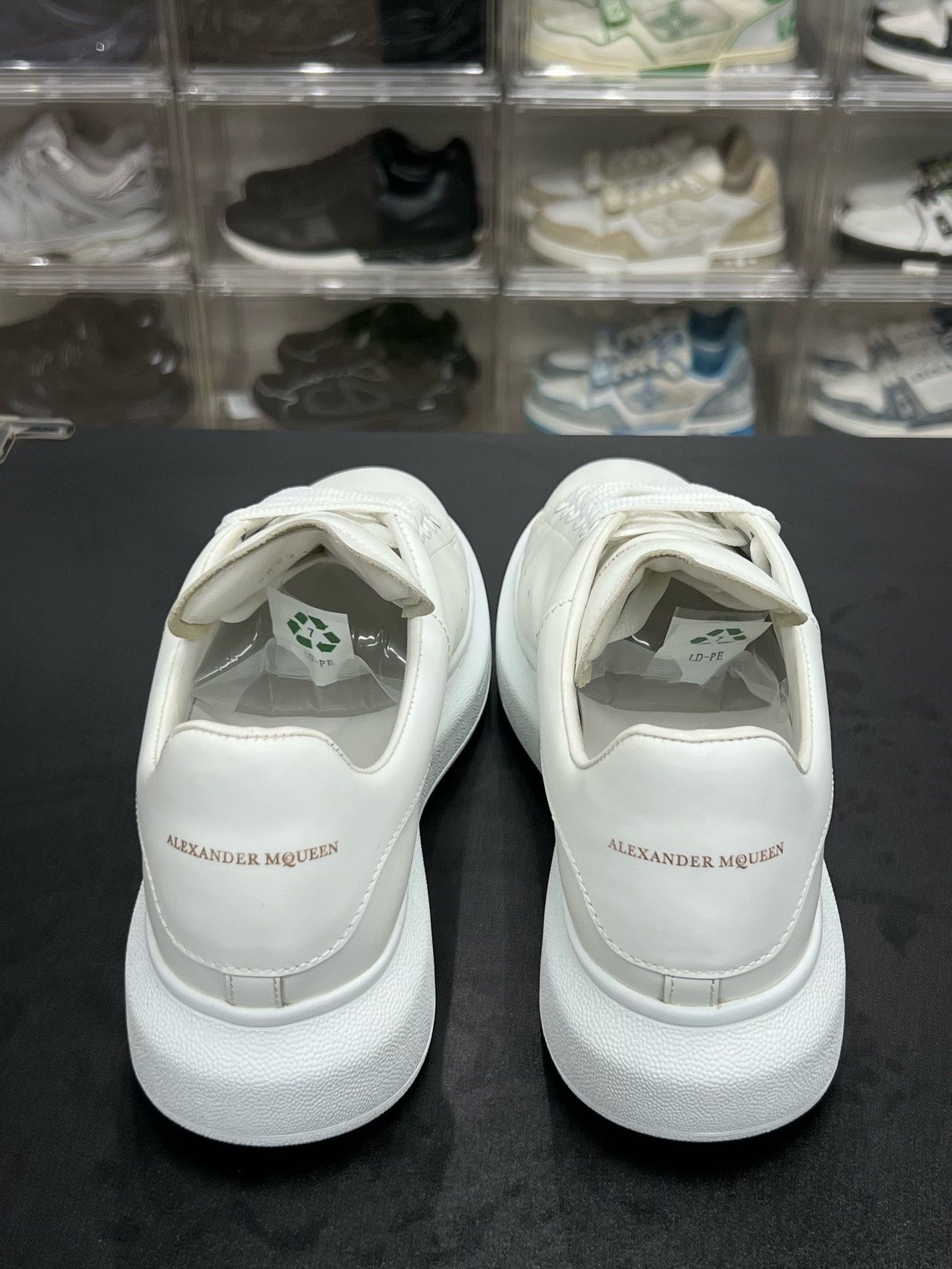 Alexander McQueen Alexander McQueen White Shoes Low Top Size US 6 / EU 39 - 7 Thumbnail