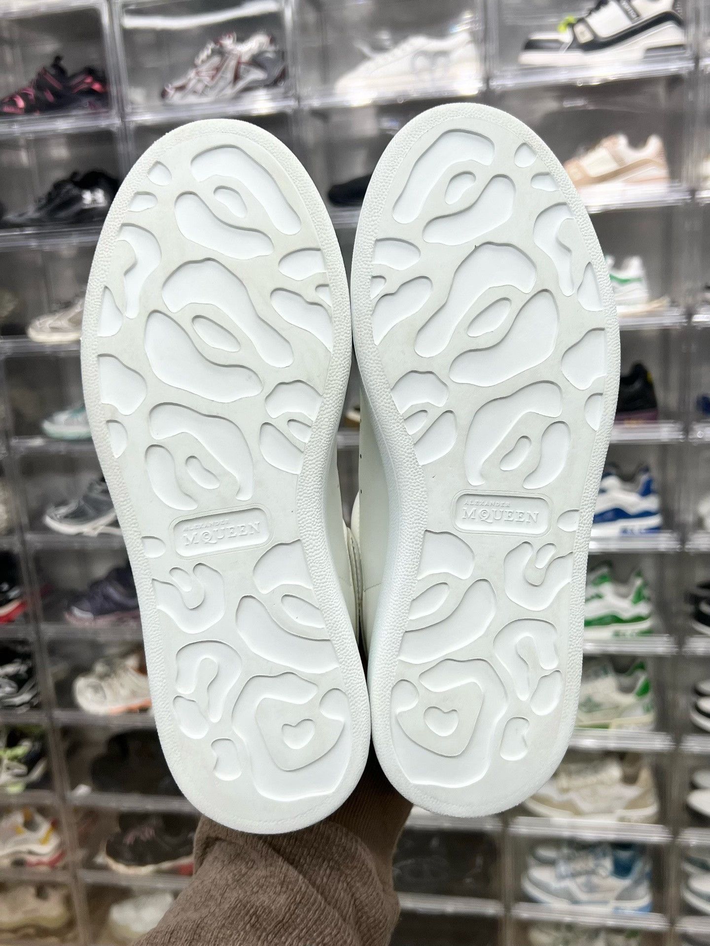 Alexander McQueen Alexander McQueen White Shoes Low Top Size US 6 / EU 39 - 8 Thumbnail
