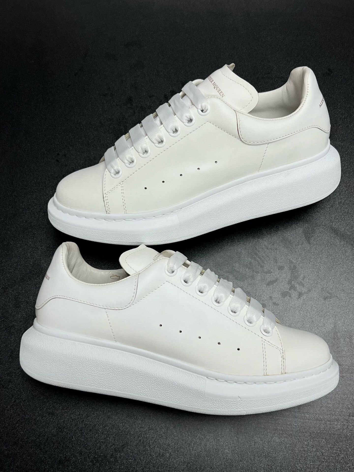 Alexander McQueen Alexander McQueen White Shoes Low Top Size US 6 / EU 39 - 5 Thumbnail