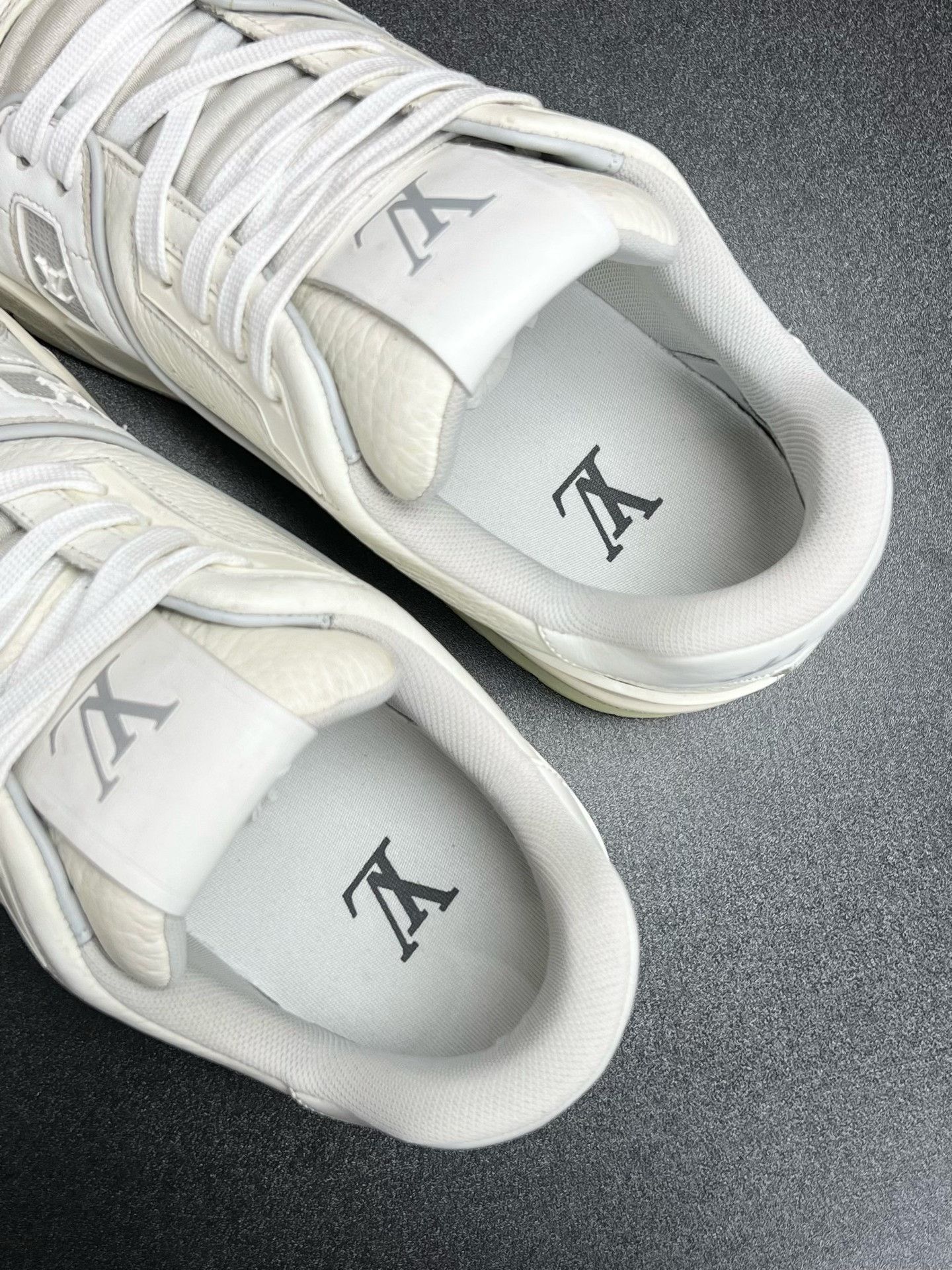 Louis Vuitton Louis Vuitton White Designer Casual Size US S / EU 44-46 / 1 - 4 Thumbnail