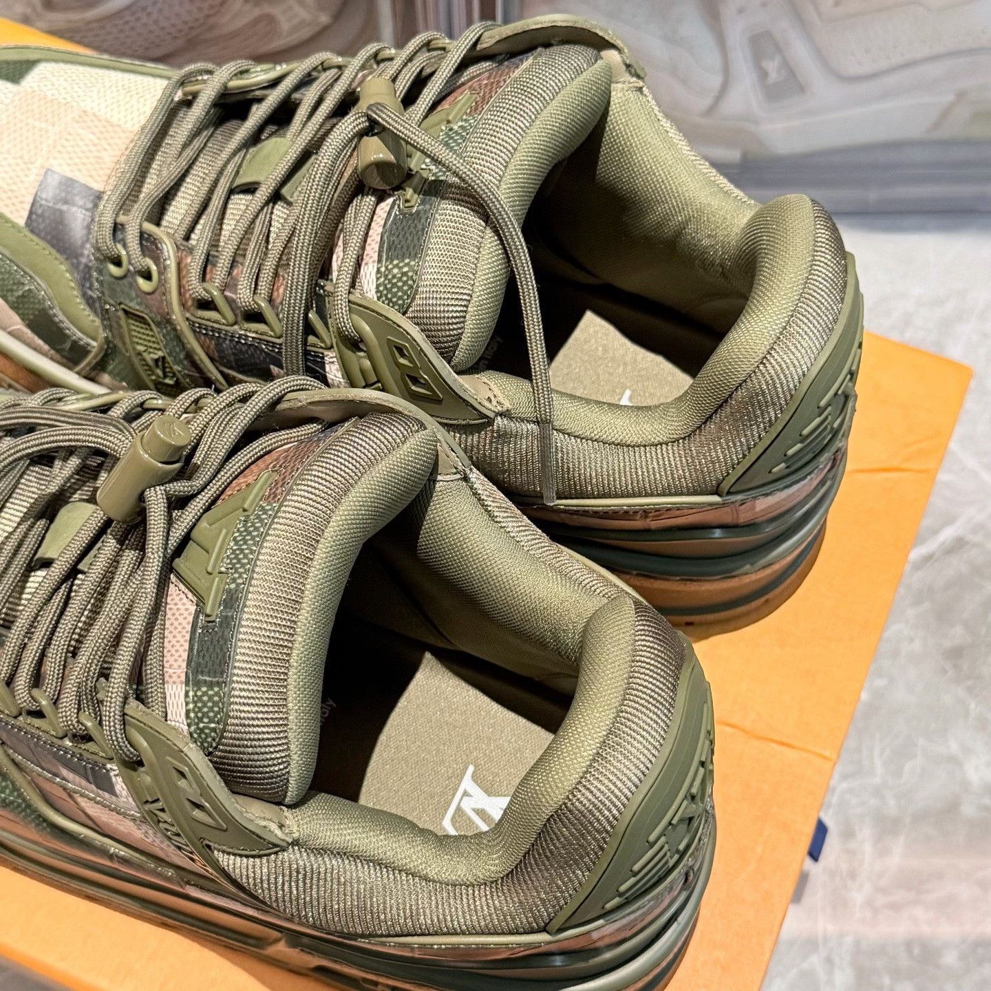 Louis Vuitton Louis Vuitton Green Designer Casual Size US XS / EU 42 / 0 - 8 Thumbnail
