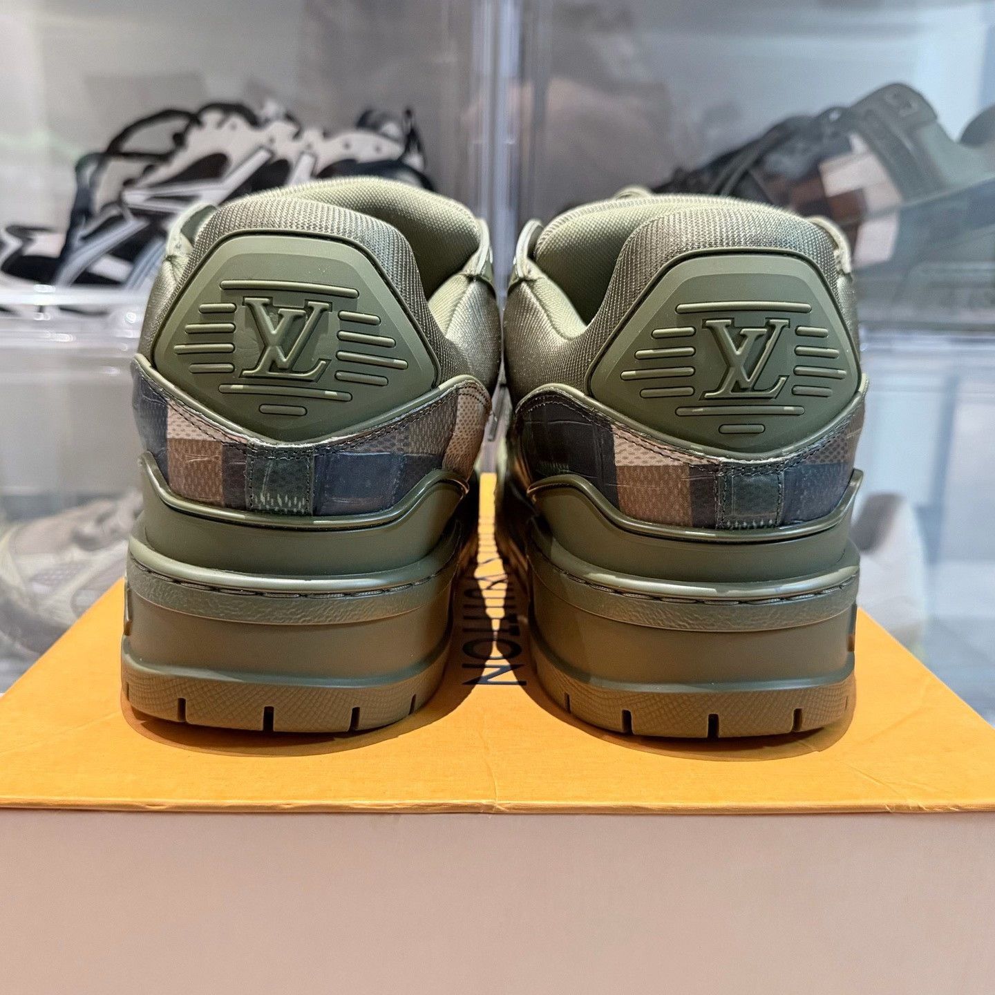 Louis Vuitton Louis Vuitton Green Designer Casual Size US XS / EU 42 / 0 - 7 Thumbnail