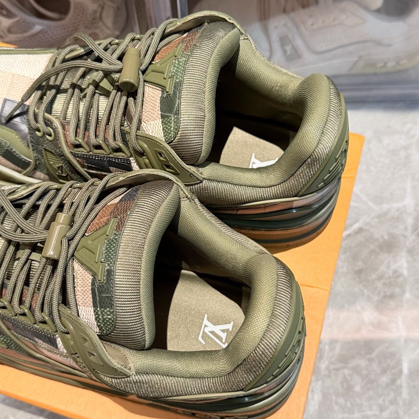 Louis Vuitton Louis Vuitton Green Designer Casual Size US XS / EU 42 / 0 - 7 Thumbnail