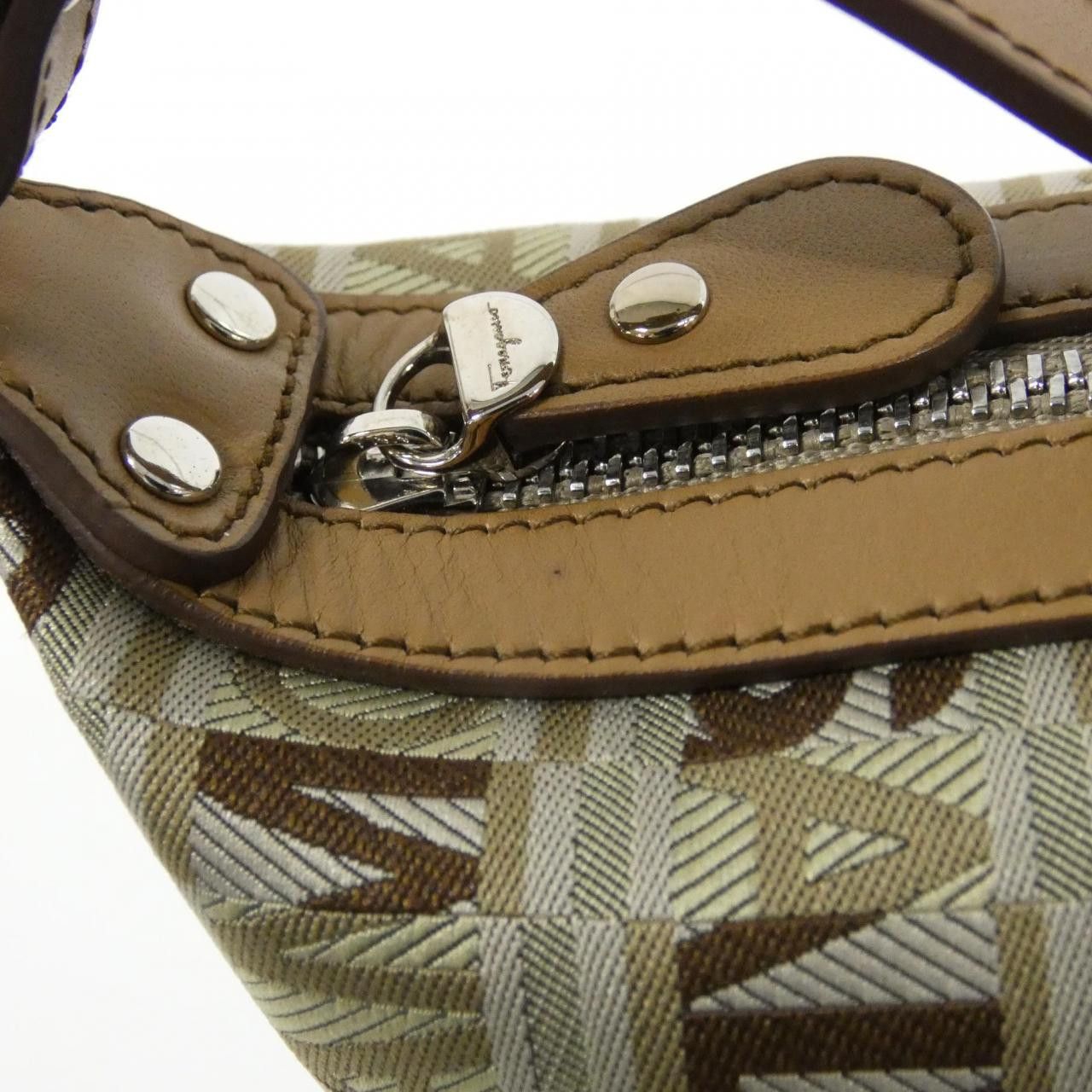 Salvatore Ferragamo Salvatore Ferragamo Salvatore Ferragamo Nylon Leather Shoulder Bag Textile Shoulder Bag 22A267 DUTY FREE for USA Size ONE SIZE - 5 Thumbnail