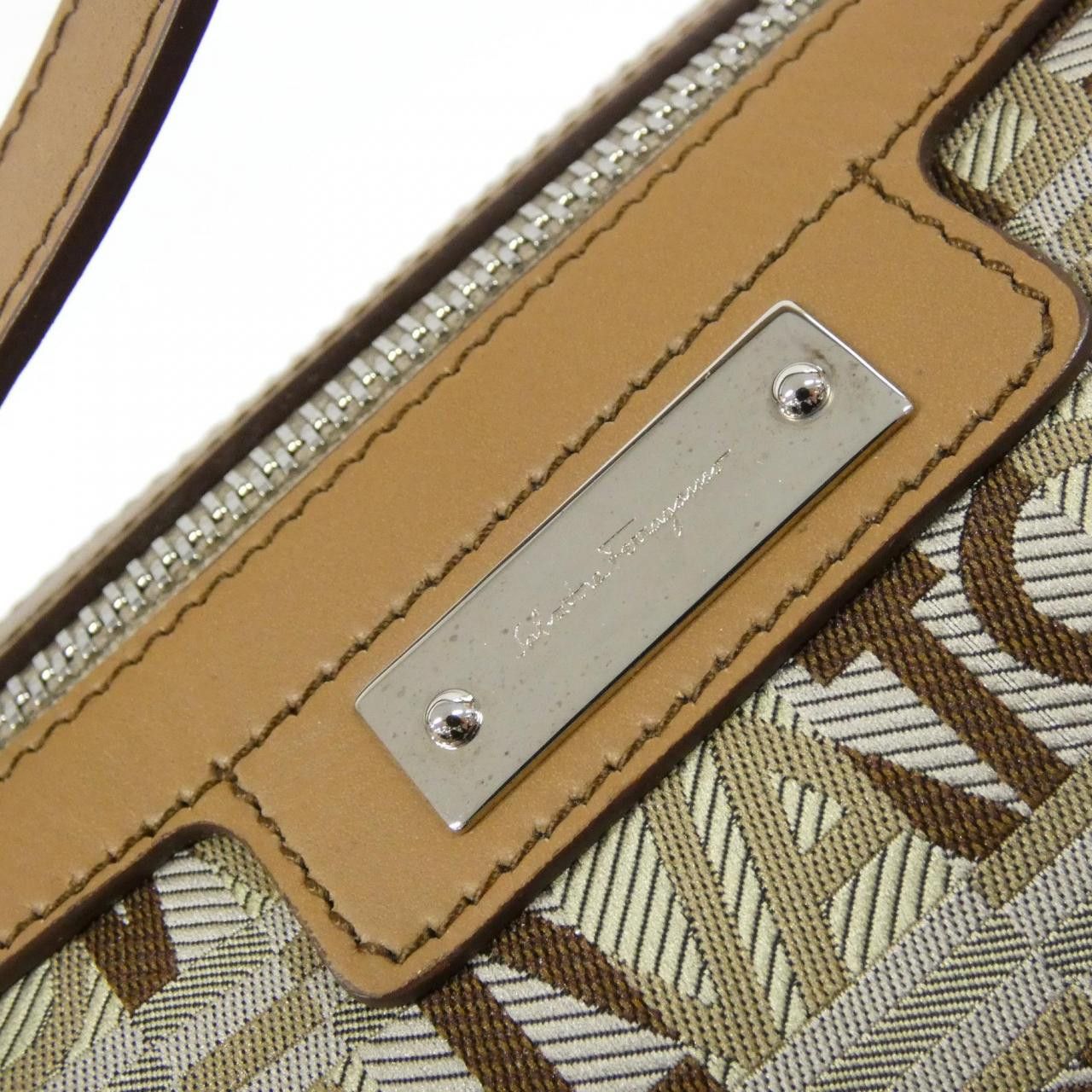 Salvatore Ferragamo Salvatore Ferragamo Salvatore Ferragamo Nylon Leather Shoulder Bag Textile Shoulder Bag 22A267 DUTY FREE for USA Size ONE SIZE - 6 Thumbnail