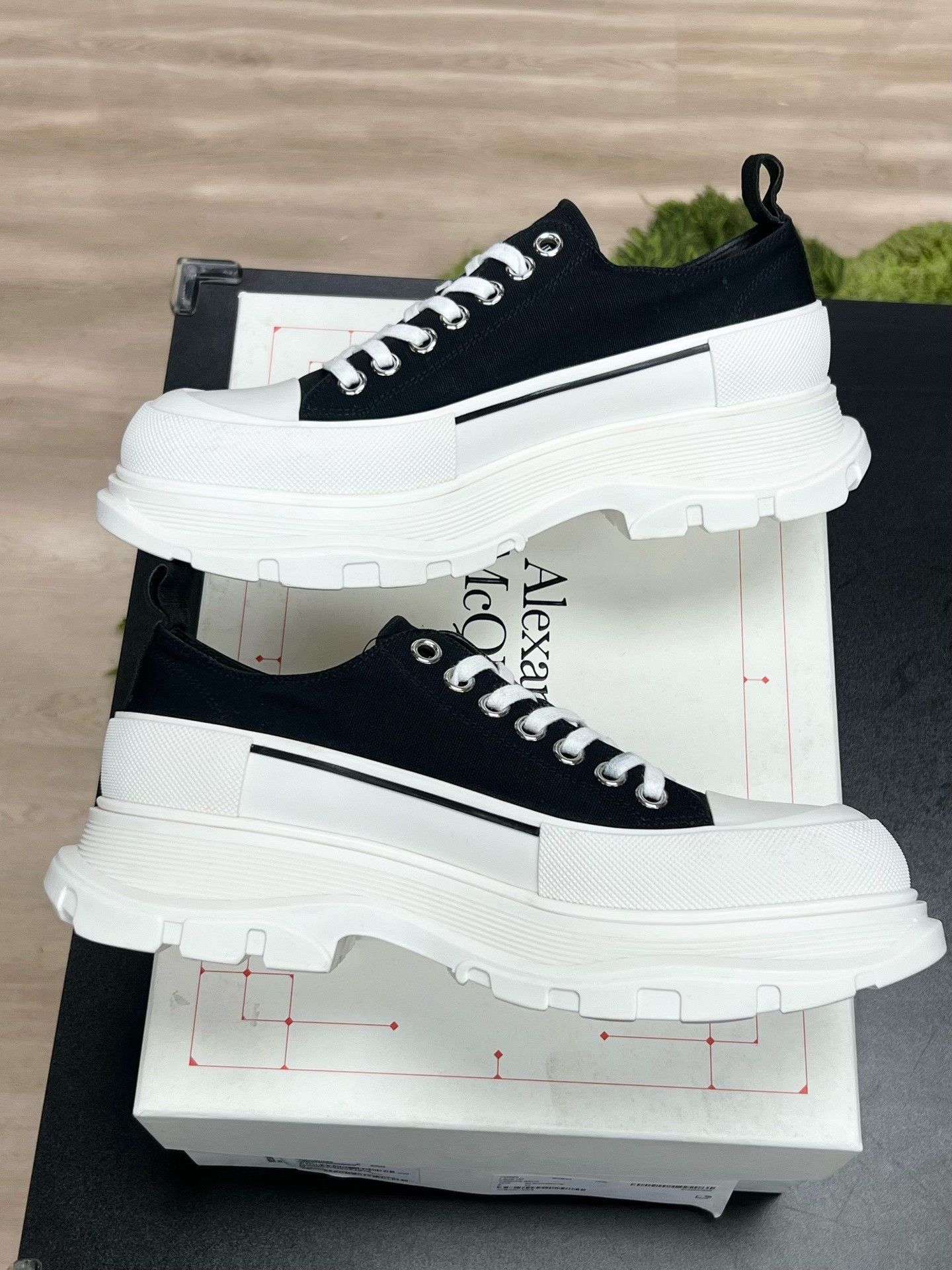 Alexander McQueen Alexander McQueen White Designer Size US 10 / EU 43 - 6 Thumbnail