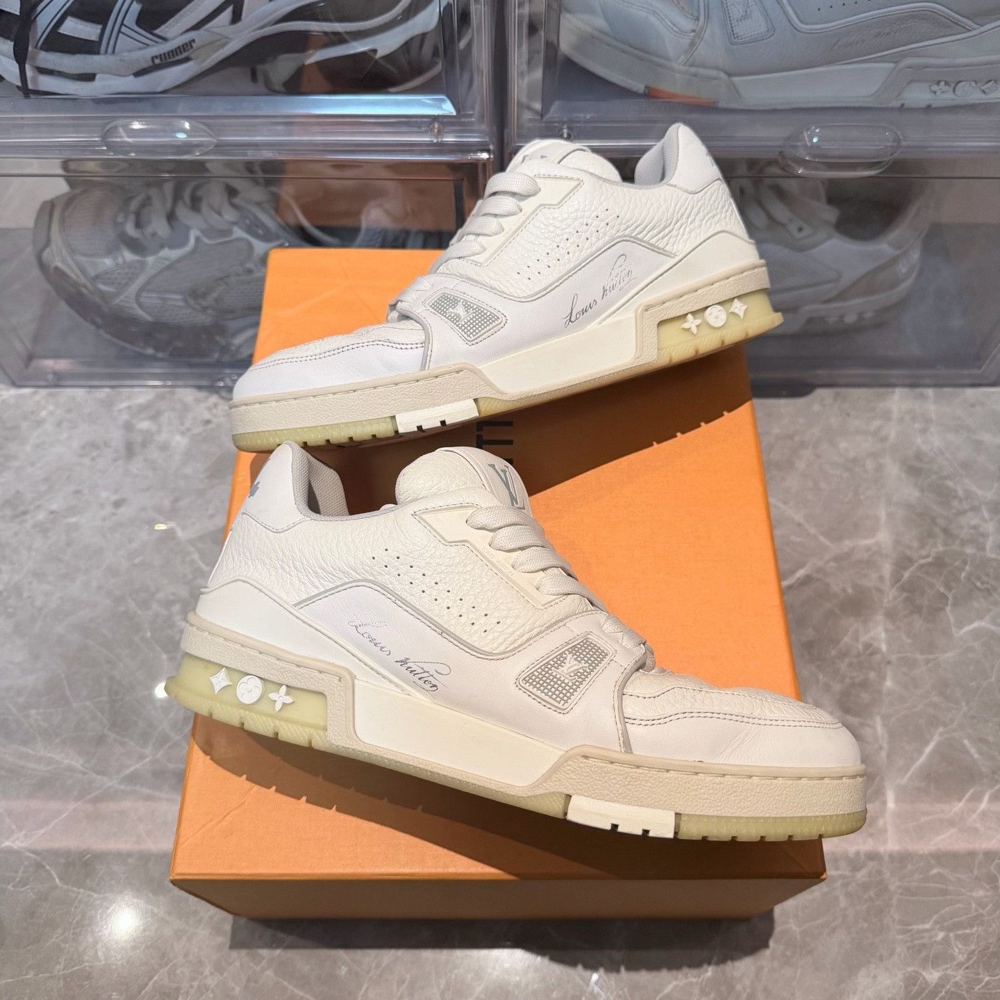 Louis Vuitton Louis Vuitton White Designer Casual Size US S / EU 44-46 / 1 - 6 Thumbnail