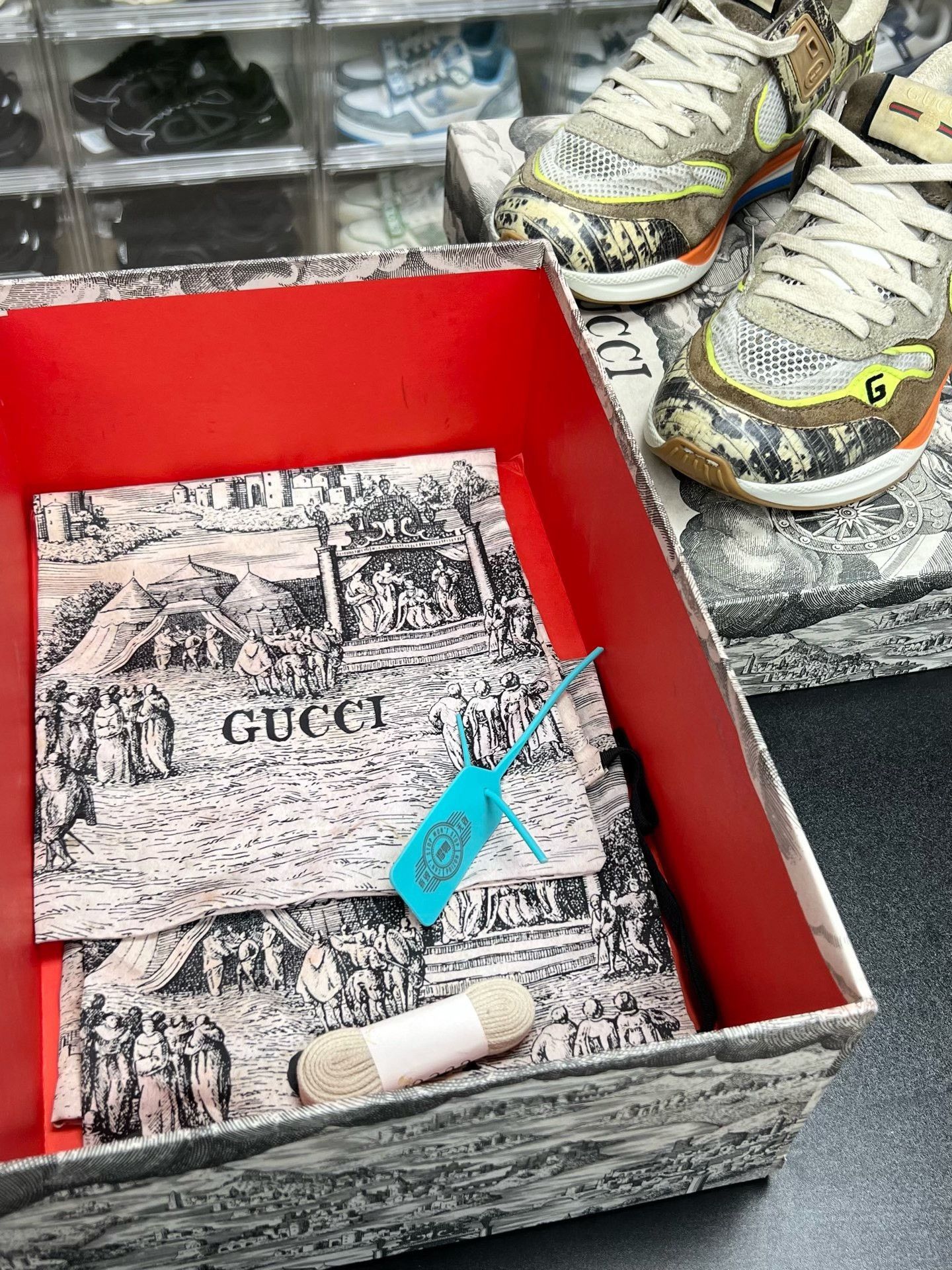 Gucci Gucci White Shoes Low Top High Top Size US S / EU 44-46 / 1 - 9 Thumbnail