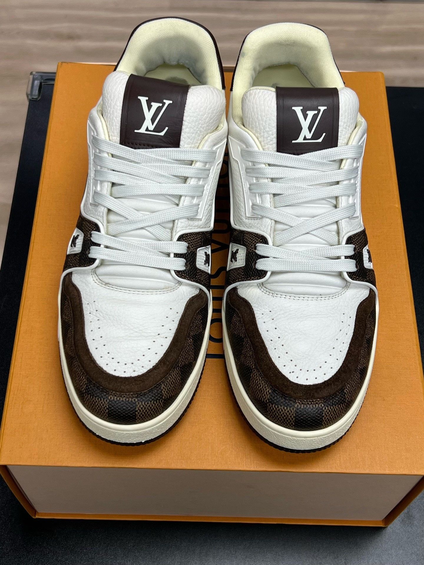 Louis Vuitton Louis Vuitton White Designer Casual Size US S / EU 44-46 / 1 - 3 Thumbnail