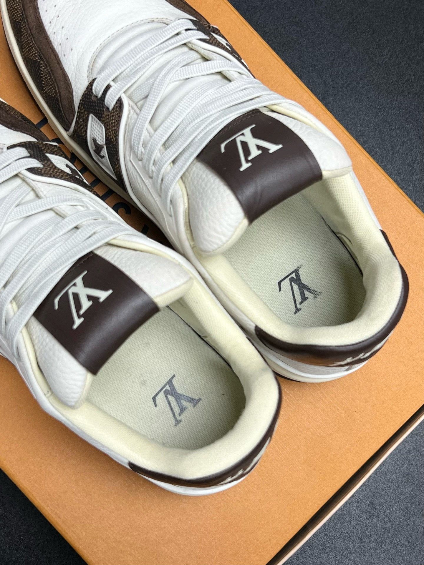 Louis Vuitton Louis Vuitton White Designer Casual Size US S / EU 44-46 / 1 - 4 Thumbnail
