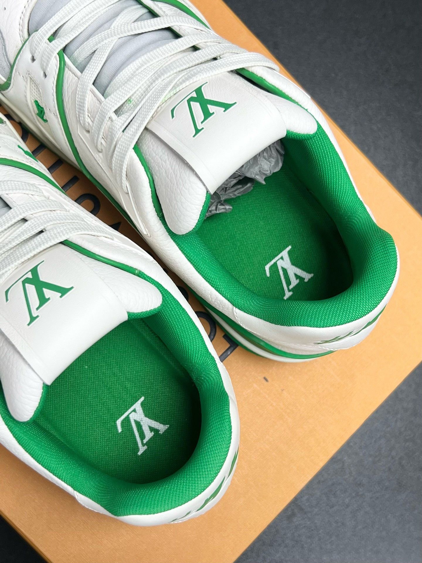 Louis Vuitton Louis Vuitton Green Designer Casual Size US S / EU 44-46 / 1 - 4 Thumbnail