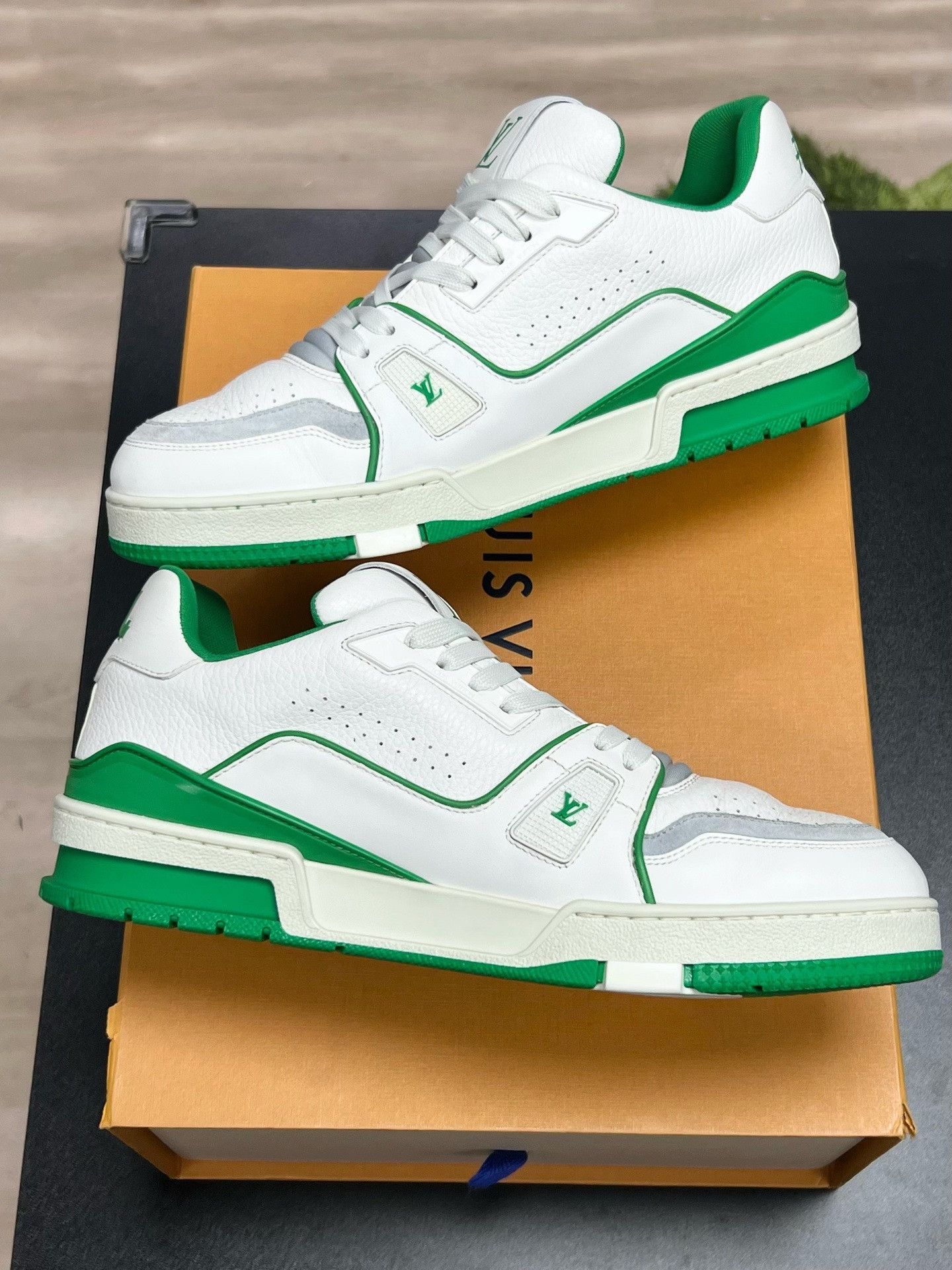 Louis Vuitton Louis Vuitton Green Designer Casual Size US S / EU 44-46 / 1 - 6 Thumbnail