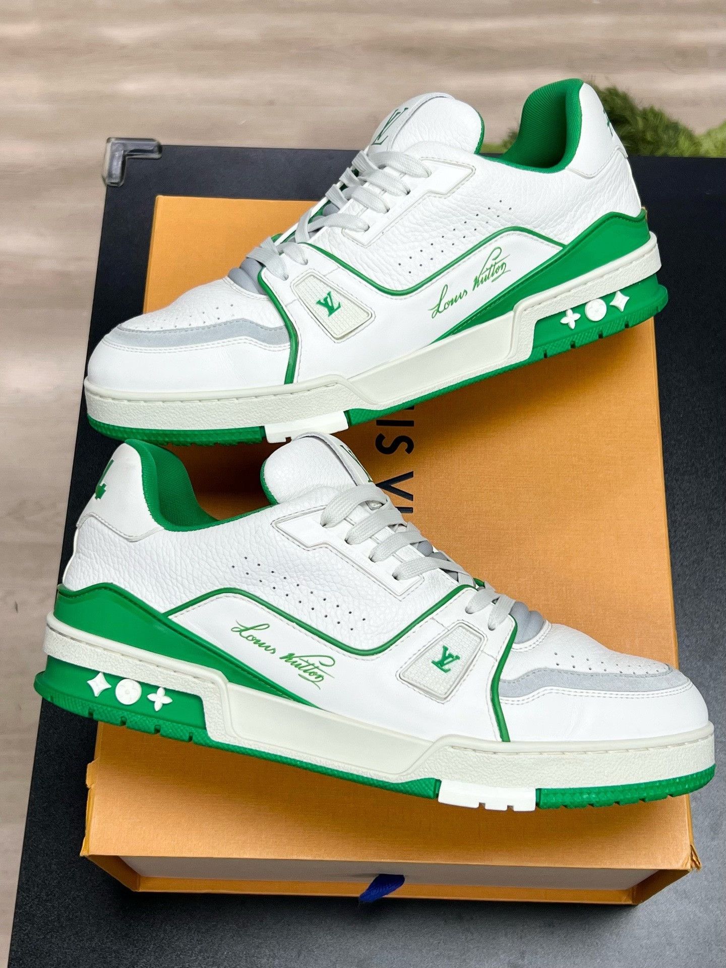 Louis Vuitton Louis Vuitton Green Designer Casual Size US S / EU 44-46 / 1 - 5 Thumbnail