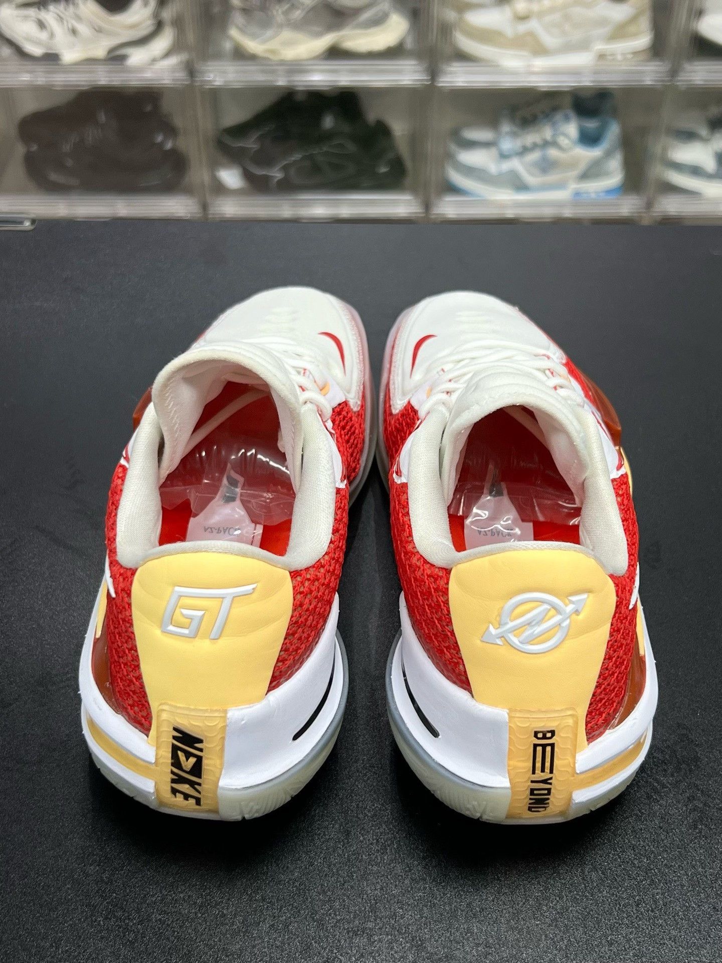Nike Nike Red Designer Casual Streetwear Size US 10 / EU 43 - 7 Thumbnail