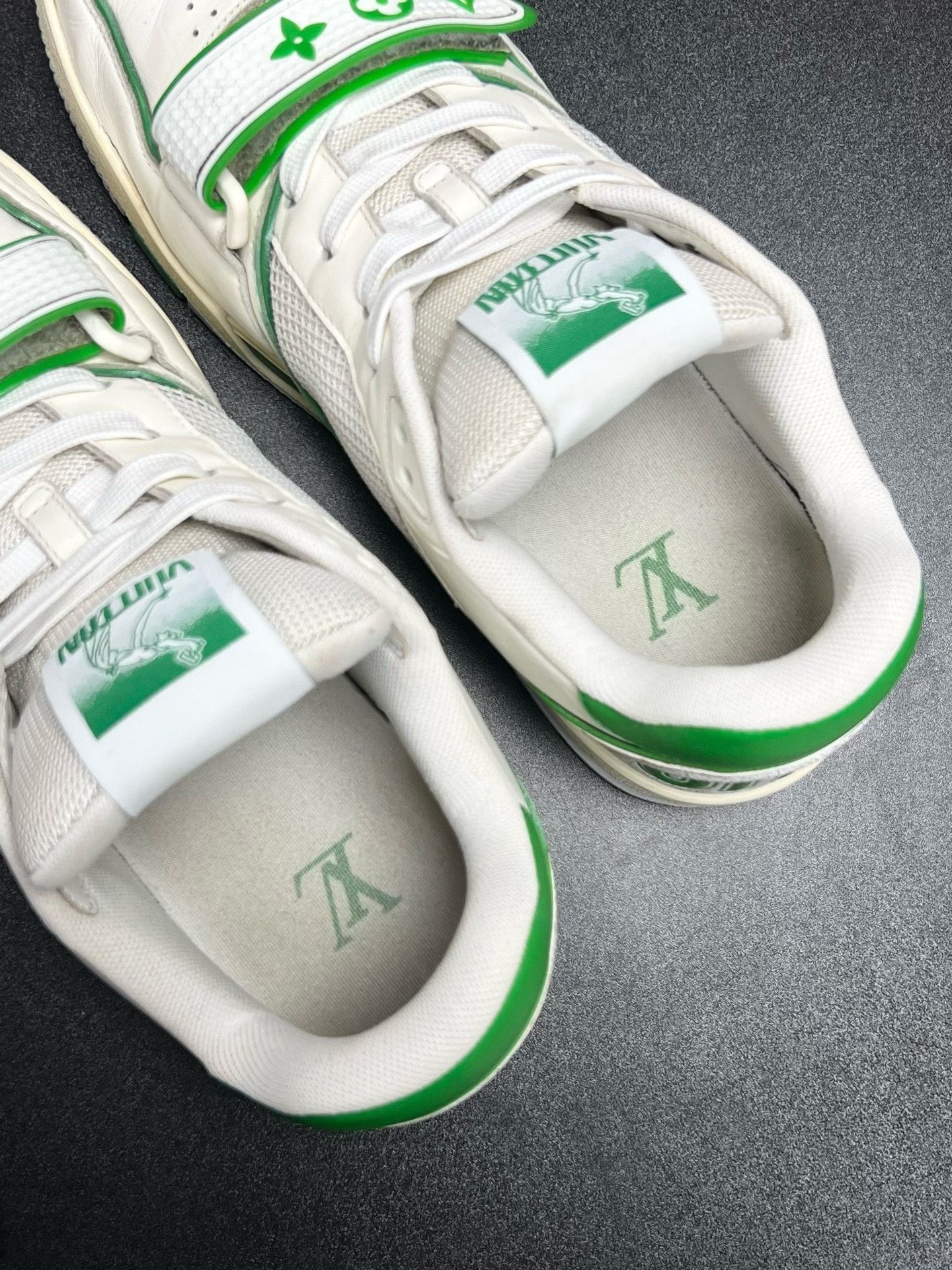 Louis Vuitton Louis Vuitton Green Velcro Designer Size US S / EU 44-46 / 1 - 4 Thumbnail
