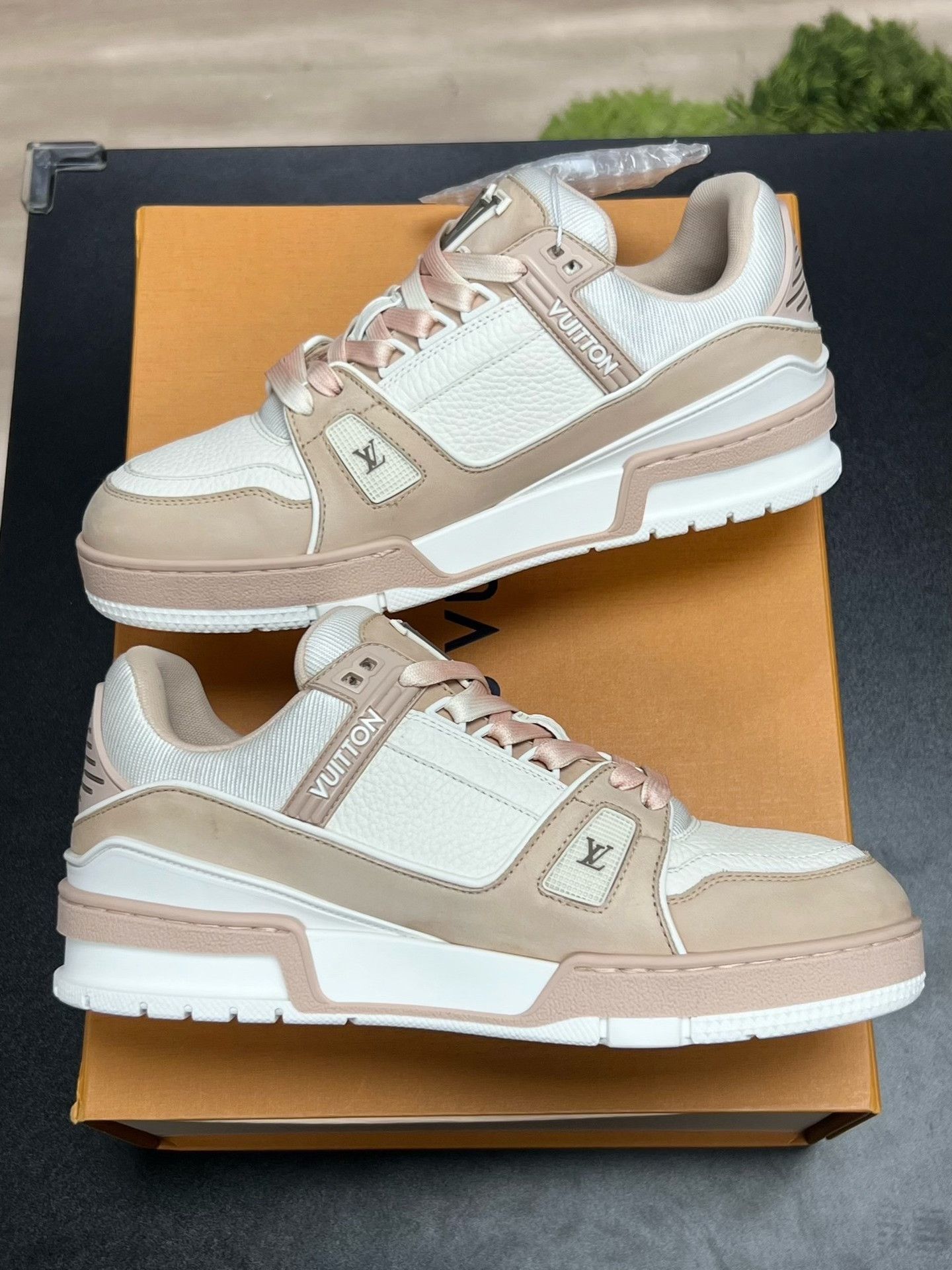 Louis Vuitton Louis Vuitton Pink Designer Casual Size US S / EU 44-46 / 1 - 6 Thumbnail