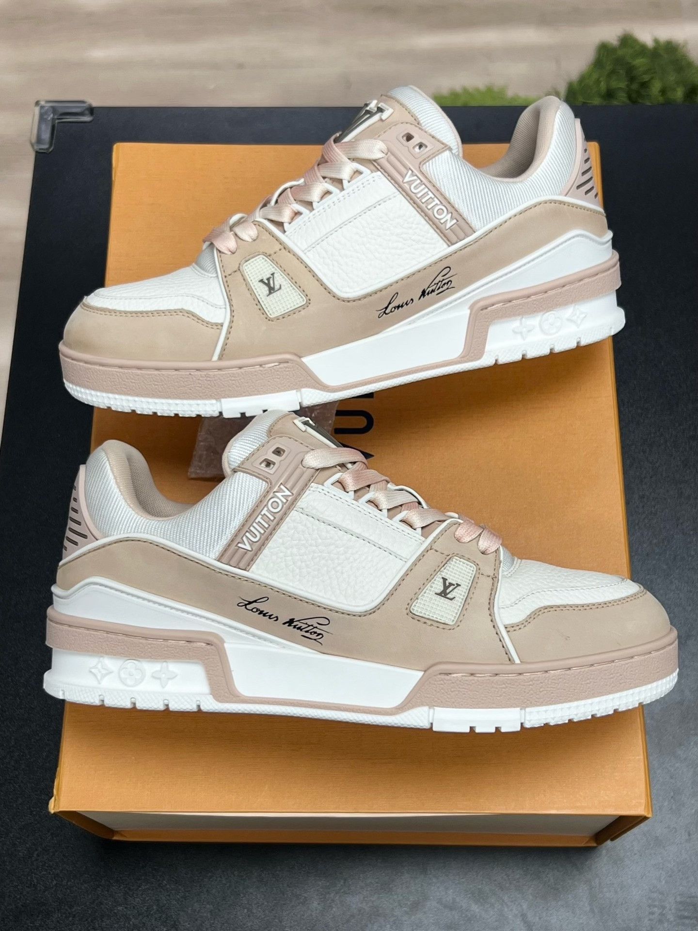 Louis Vuitton Louis Vuitton Pink Designer Casual Size US S / EU 44-46 / 1 - 5 Thumbnail