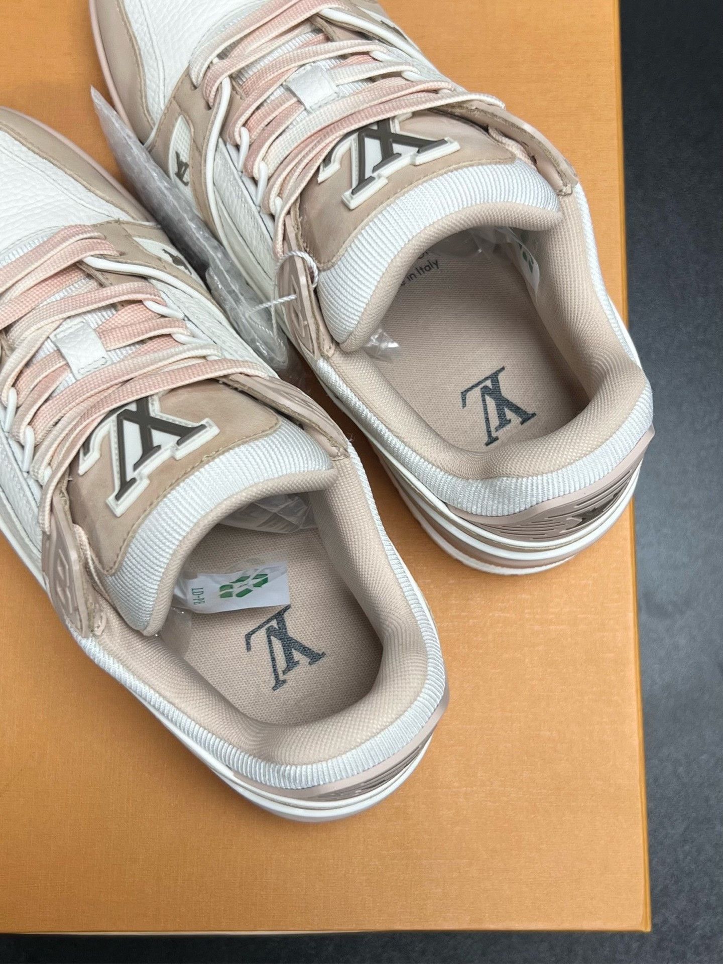 Louis Vuitton Louis Vuitton Pink Designer Casual Size US S / EU 44-46 / 1 - 4 Thumbnail