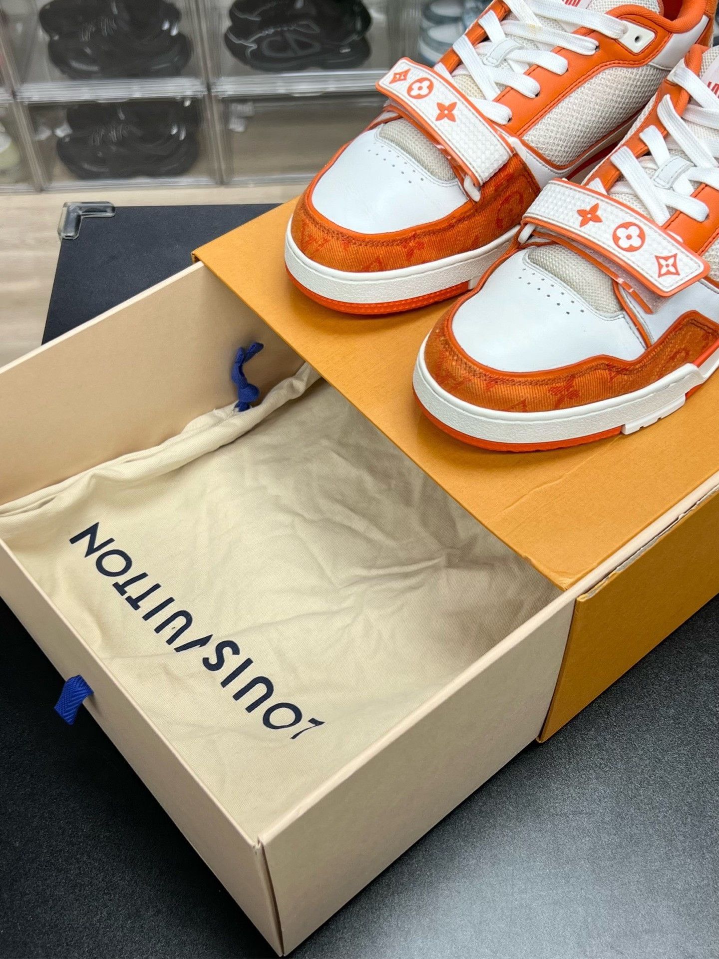 Louis Vuitton Louis Vuitton White Velcro Designer Size US S / EU 44-46 / 1 - 8 Thumbnail